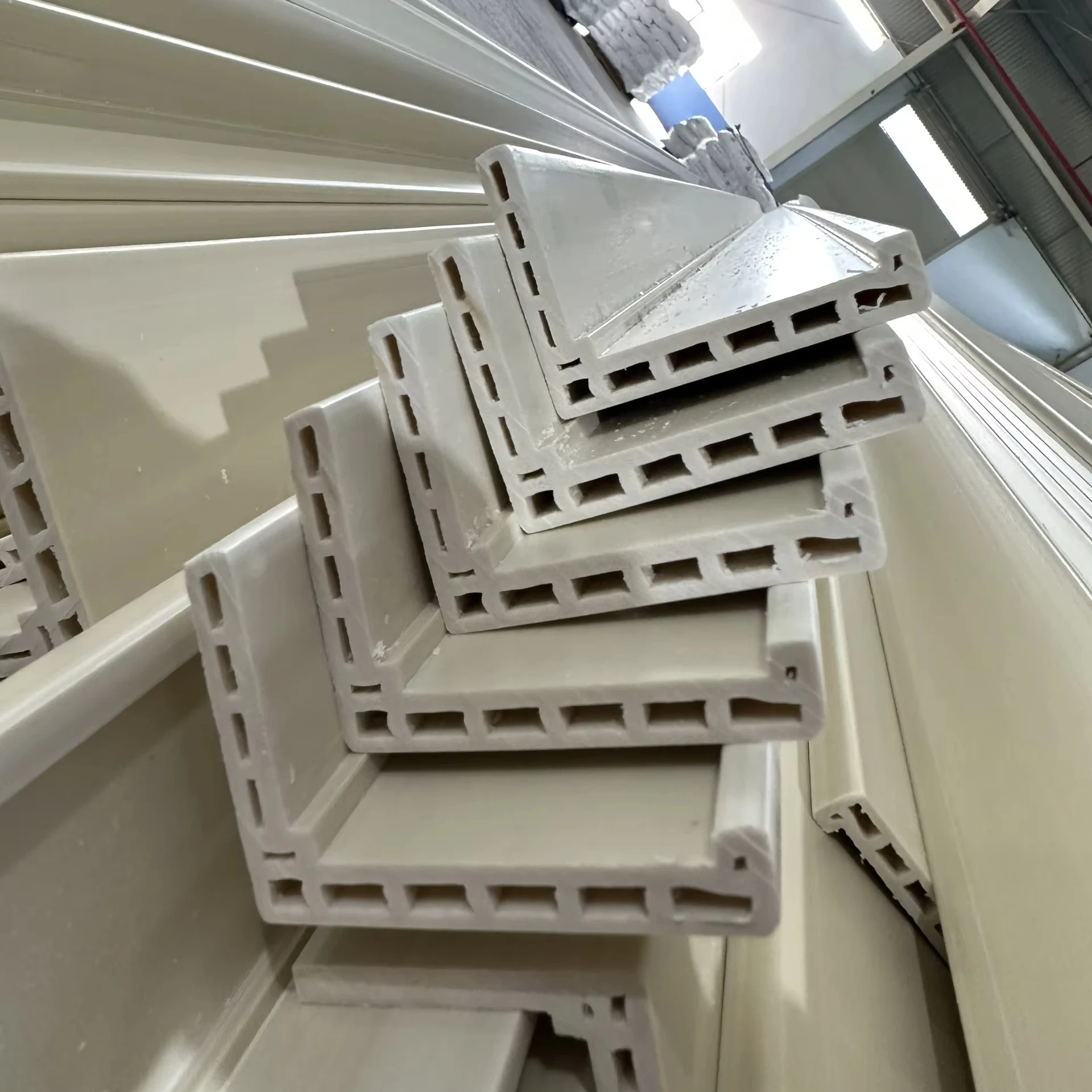 Architrave L отделки для продажи WPC двери из древесного пластика высококачественные новый стиль Dewoo водонепроницаемые 5 6 м