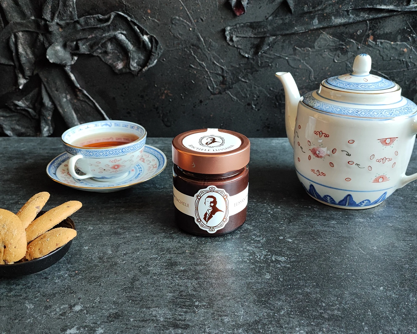 High quality Italian spreadable cream with Cocoa 220g made with high-quality and natural ingredients