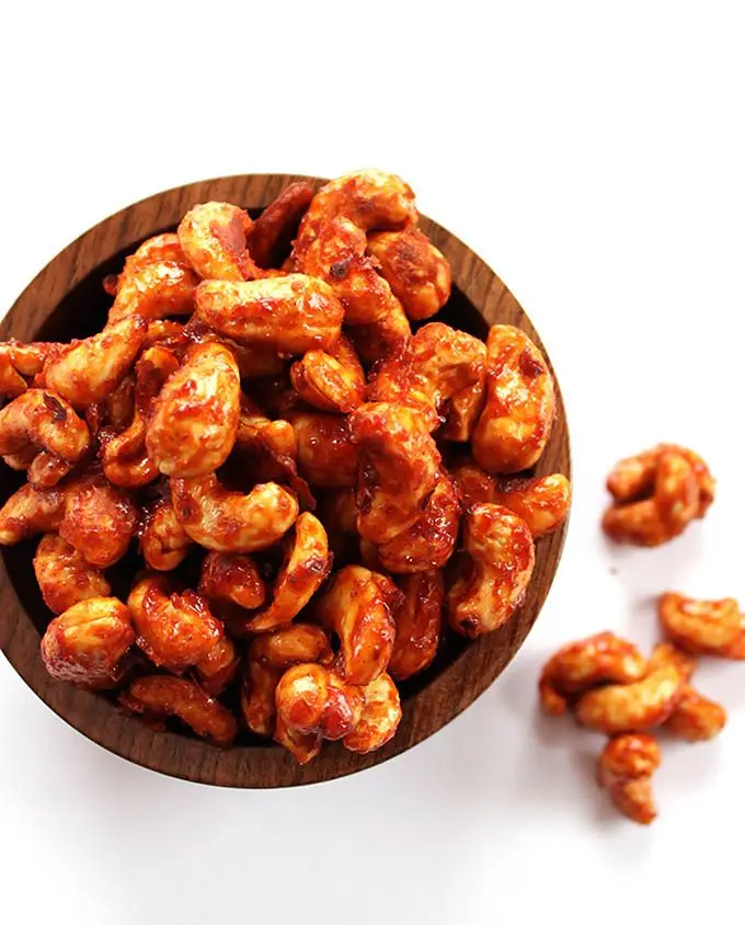 CRUNCHY AND DELICIOUS FLAVORED CASHEW NUTS / FAMILY SECRET RECIPE / PREMIUM QUALITY / MADE IN VIETNAM