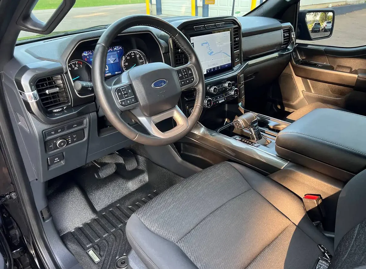 Довольно Подержанный 2021 Ford F-150 XLT 4x4 4dr автоматический супер-Экипаж 5 готов к работе