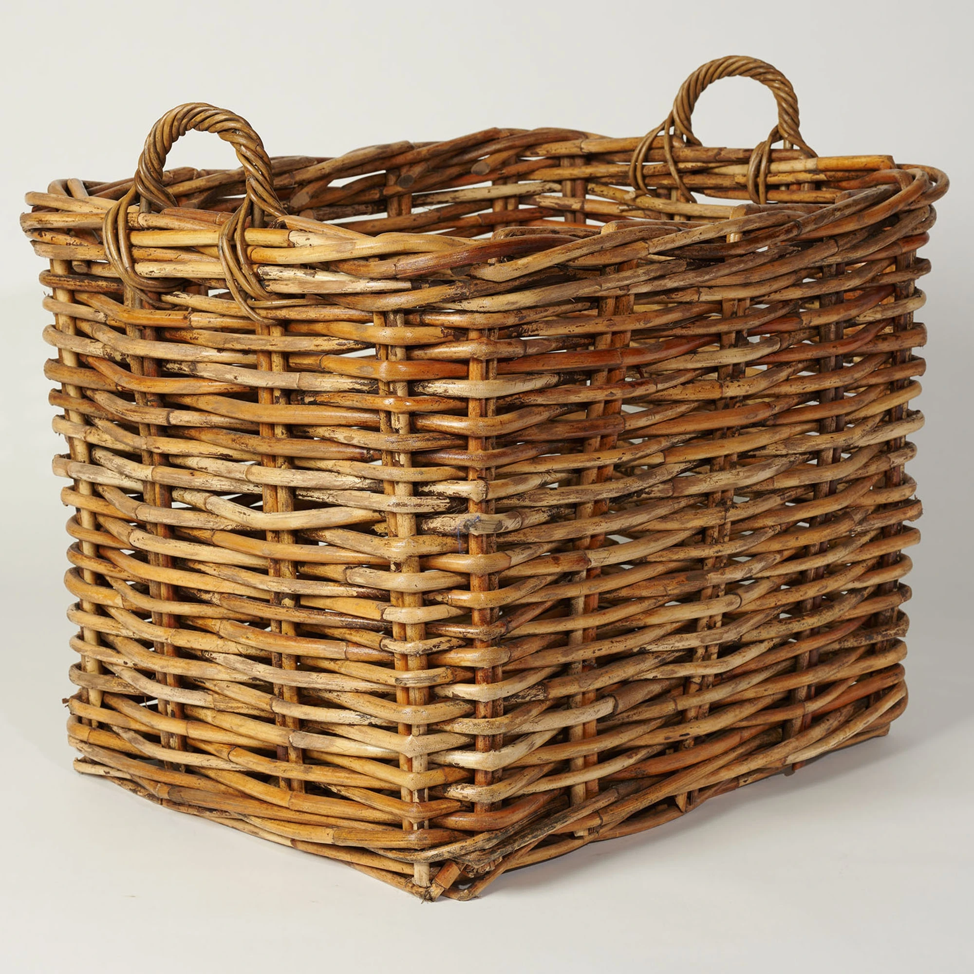 Cheapest Price Vietnam Rattan Woven Baskets Suppliers Storage Clothing Wicker Laundry Bags Hamper Handmade Ecofriendly Basket