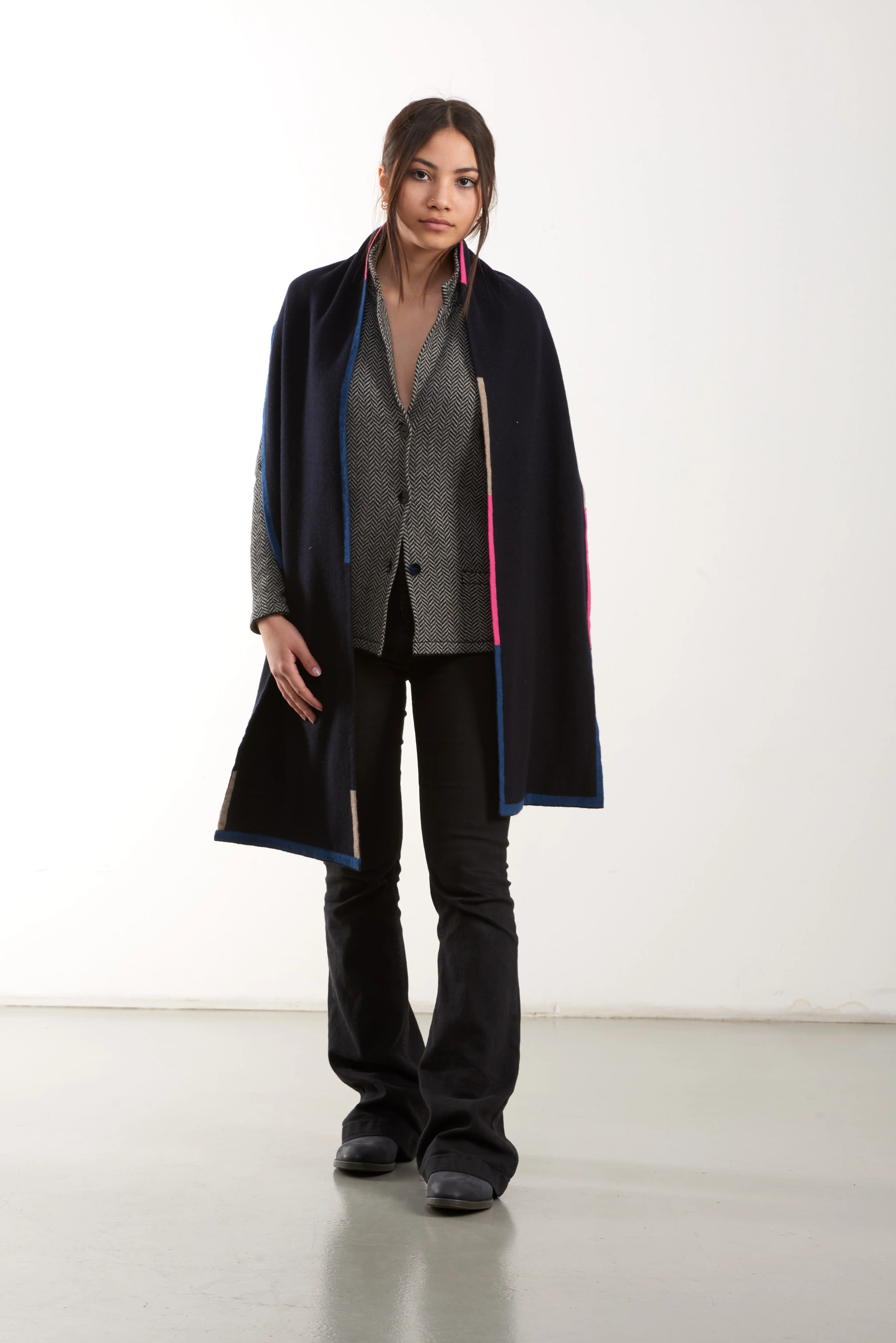 Premium quality 1 yarn double face cashmere scarf light warm enveloping designed and krafted Made In Italy Purple