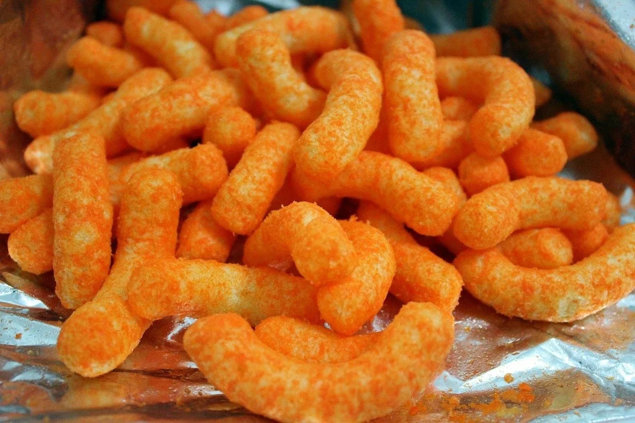 Chiki Puffs 60 г сыр Cheddar вкус чизель кукурузные затяжки в форме кукурузы закуска любимые