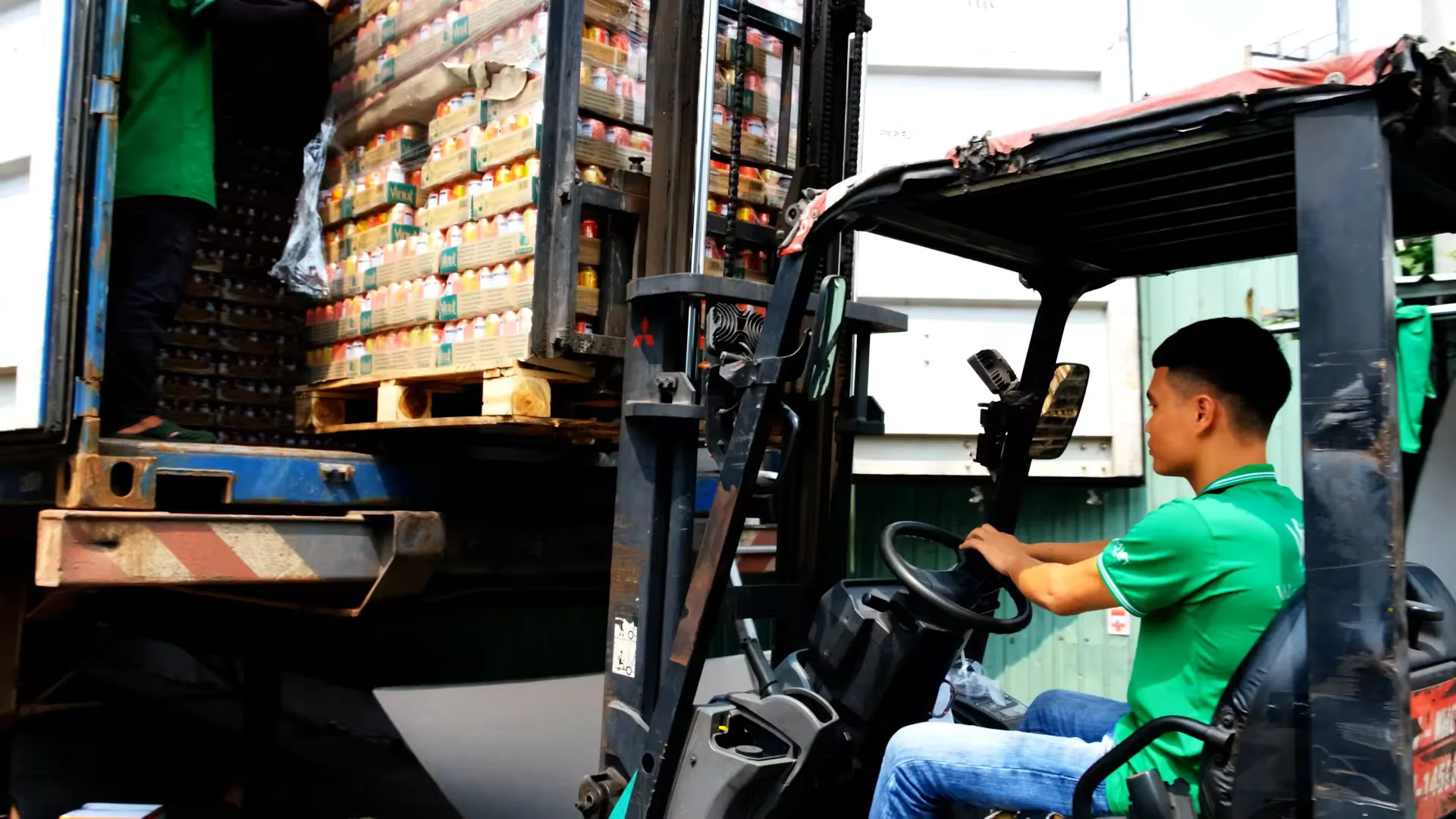 JOJONAVI 500ml Pomegranate Fresh Juice Drink with Pulp Manufacturer Price Wholesale Supplier Private Label OEM HALAL ISO KOSHER