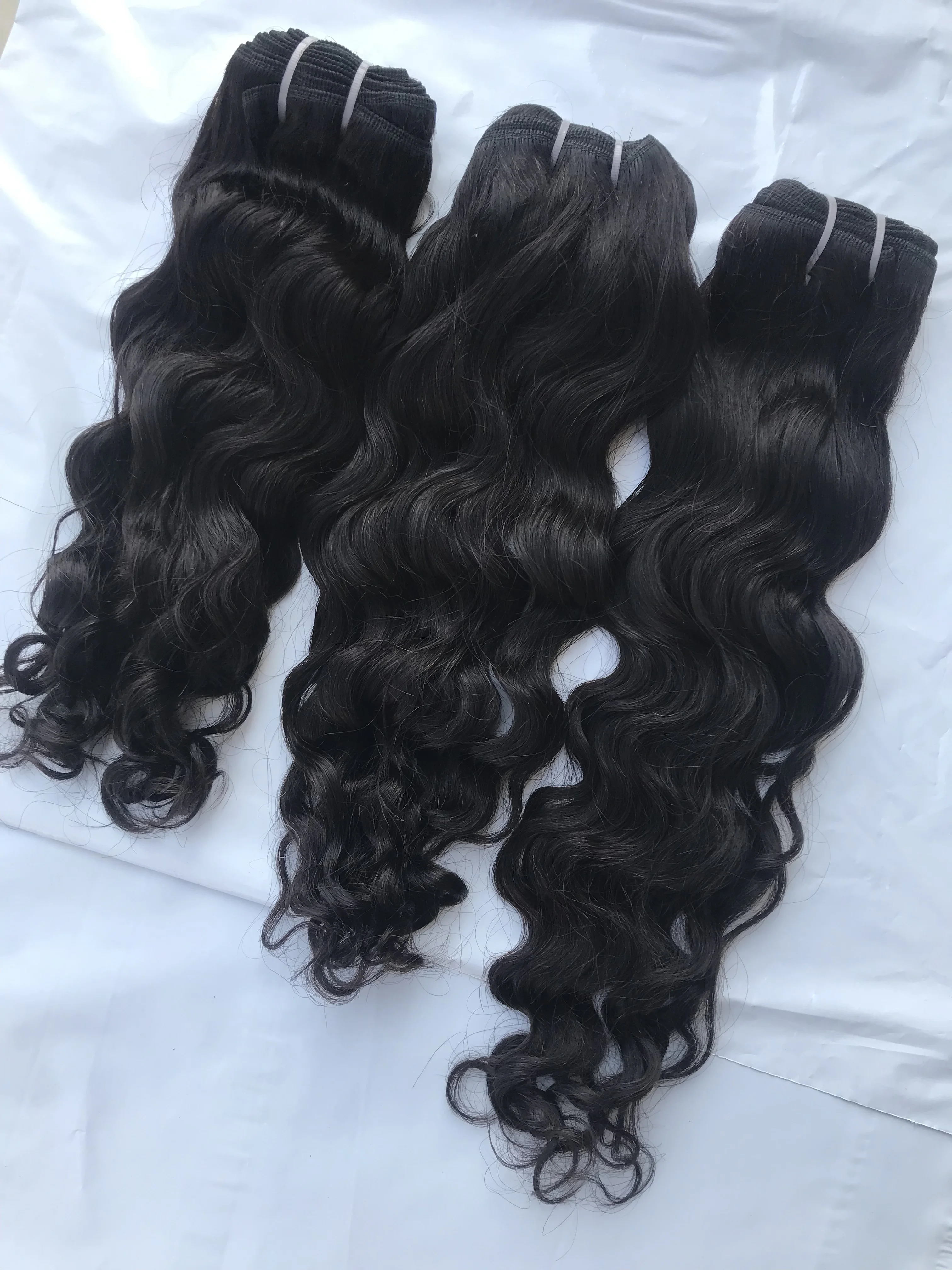 Малазийские натуральные кудрявые Человеческие волосы Remy с выравненной кутикулой оптовая продажа индийские пряди для наращивания волос 12 дюймов 14 16