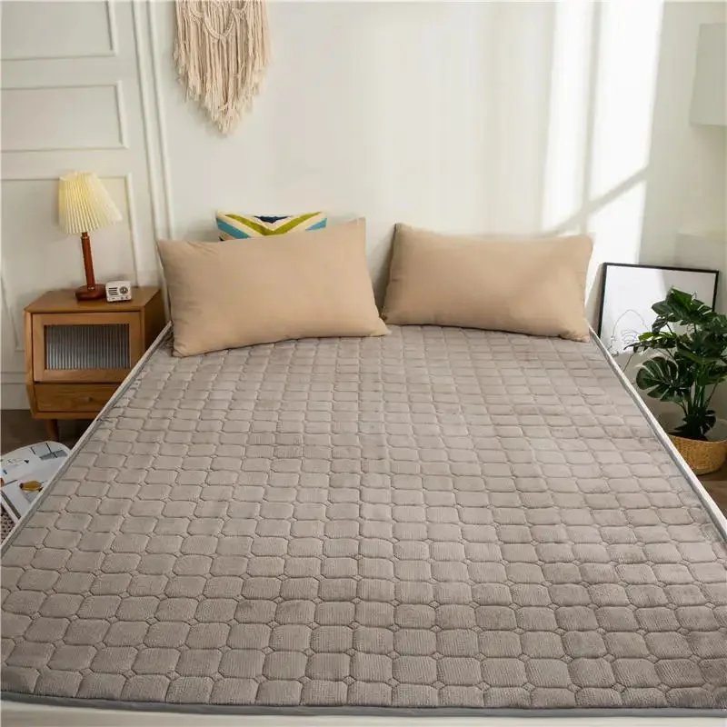 Bed Pad Anti Dust Mite Non-Toxic Sustainable Cozy Comfortable Waterproof Mattress Topper With Plain Pattern