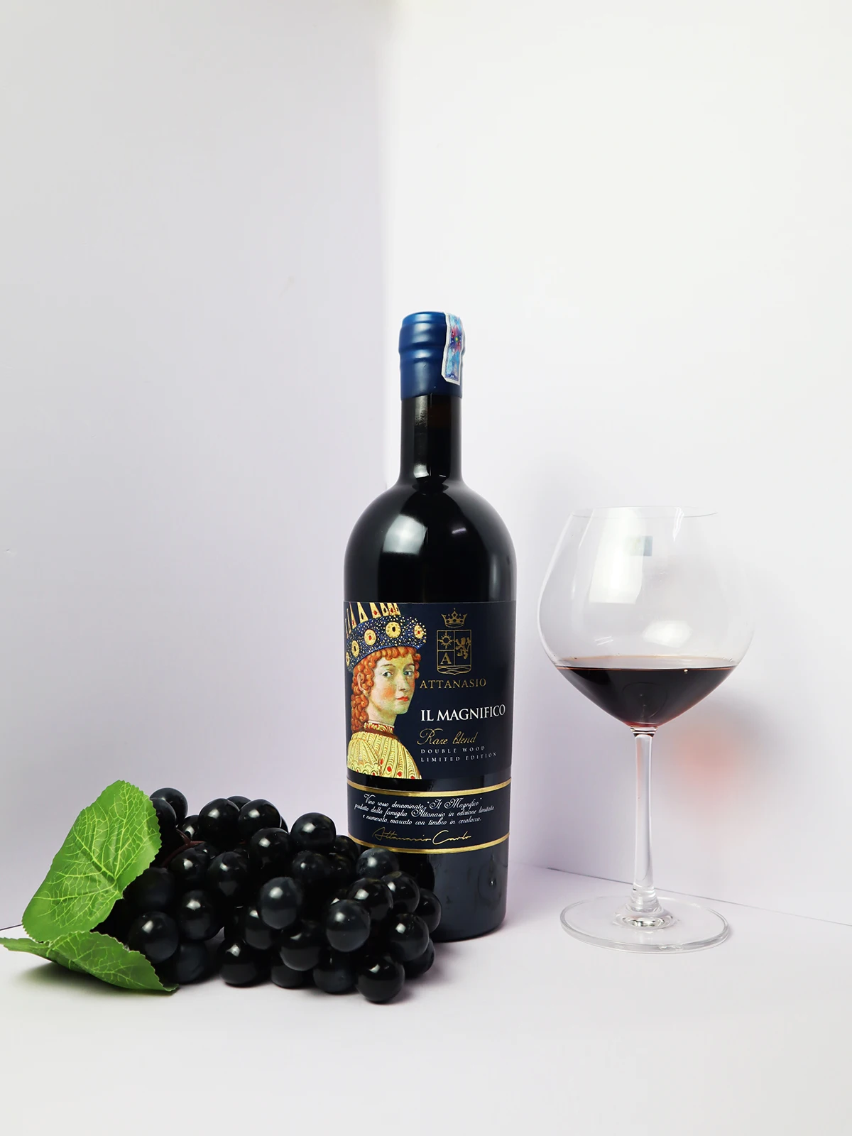 Вкус напитков, вкусные ароматы, черные вишни, сухая столовая установка, итальянский Attanasio Il magniтрение, ограниченное издание, вино из Италии