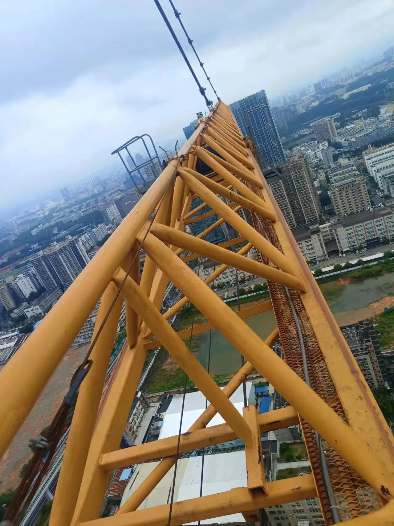 Second-Hand Tower Crane SMC 7030-1656m 6 Ton Tower Crane Cheap in Sale