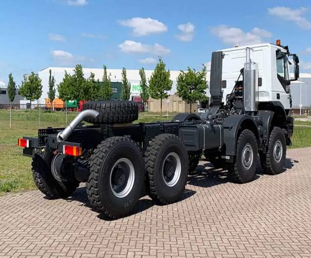 IV-ECO Trakker AD410T44WH-5020 на шасси 8x8 кабина для леворульных