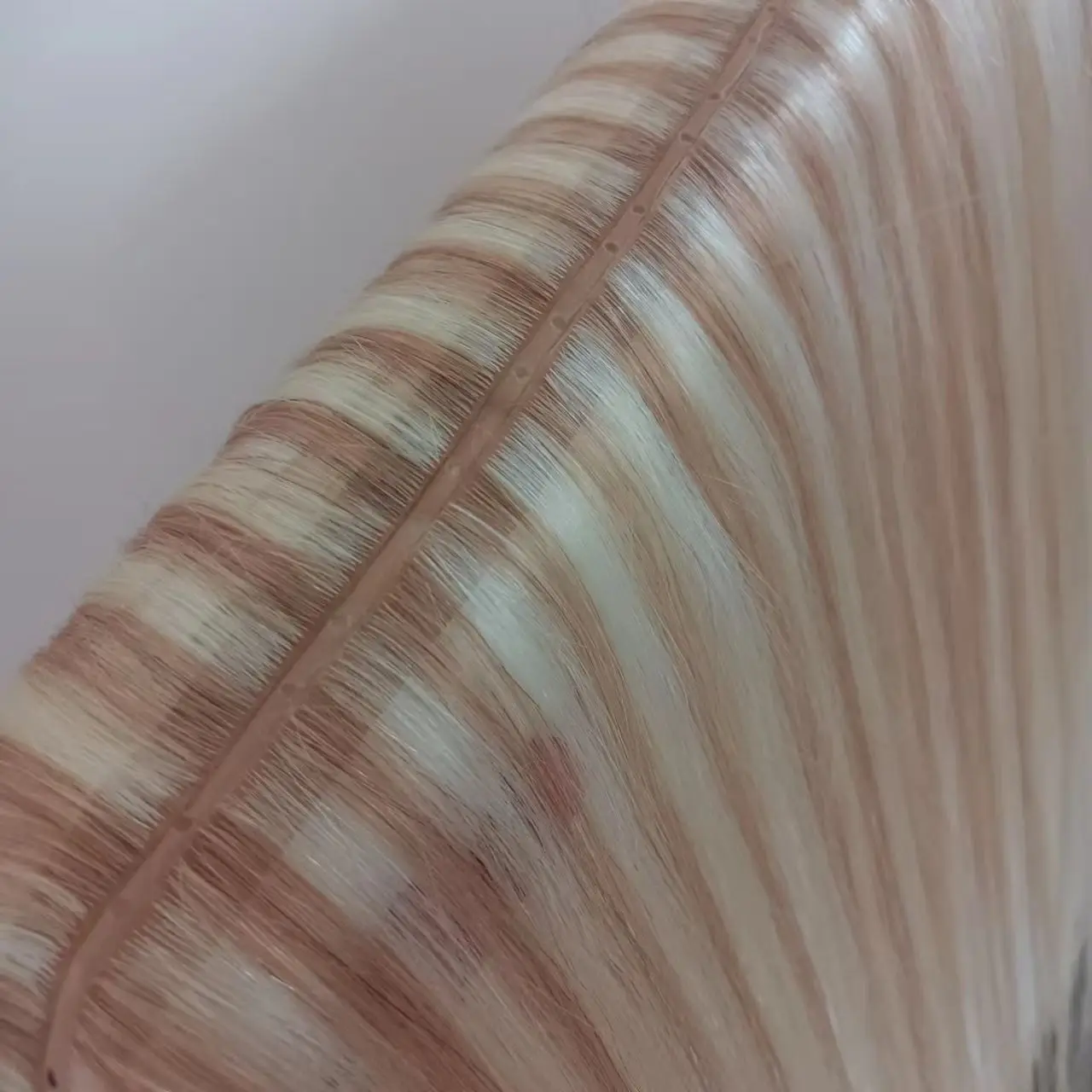 2018 Yishu factory  Wholesale 12 A Grade Russian 30inch Remy Virgin Hair ombre  color curly   Tape Hair Extensions