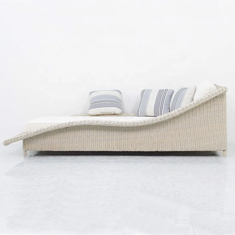 Modern Design Poly Rattan/Wicker Sunbed with Cushion PE Outdoor Patio Garden Leisure Seating Made in Vietnam