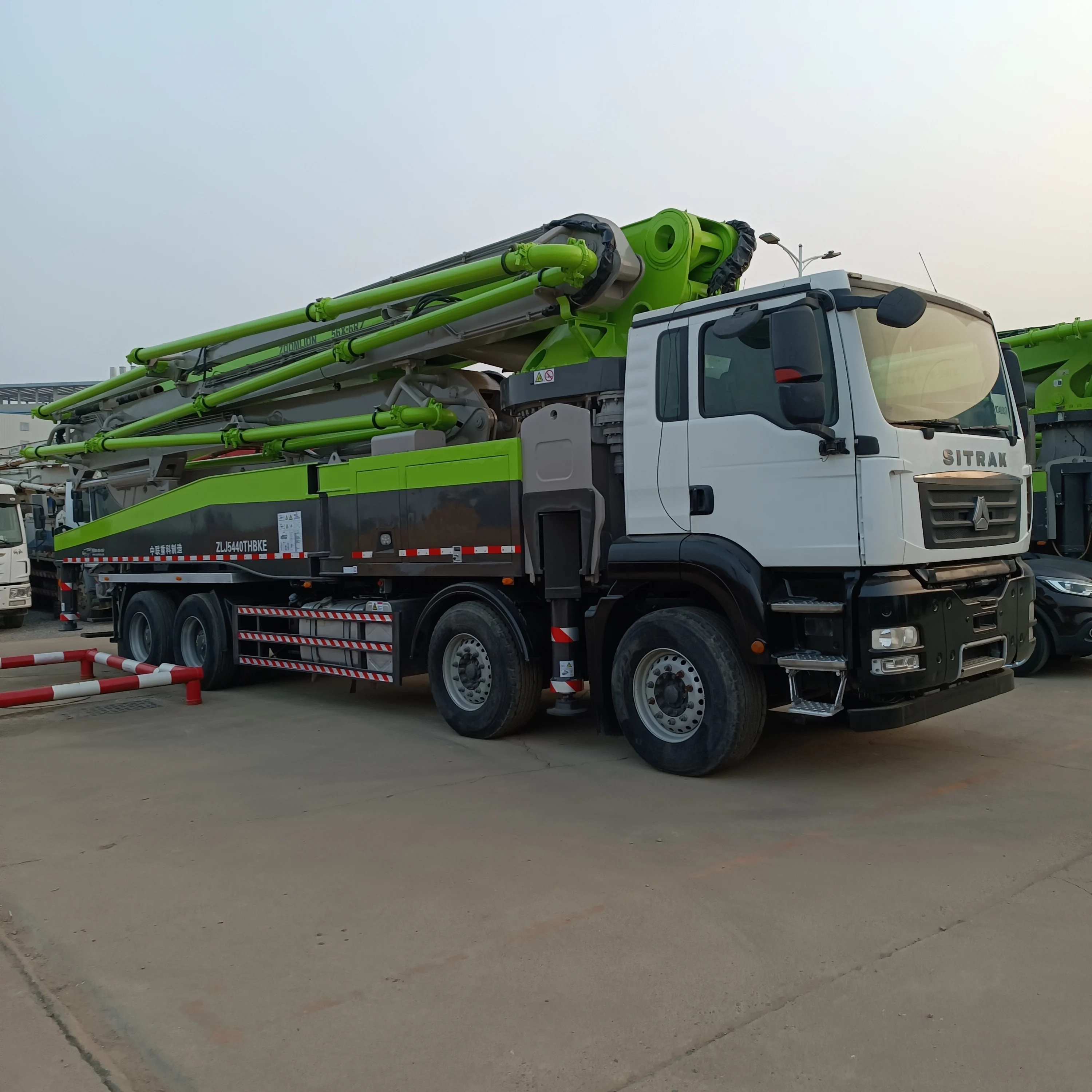 Zoomlion Actros 56m 52m Second Hand Diesel Truck Mounted Concrete Pump Certified for Machinery Repair Shops SITRAK
