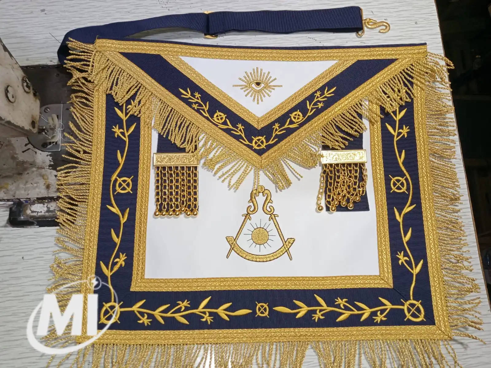 The Most Beautiful Regalia Masonic Grand Apron hand made embroidery collar sashes Red White Embroidered Blue Masonic
