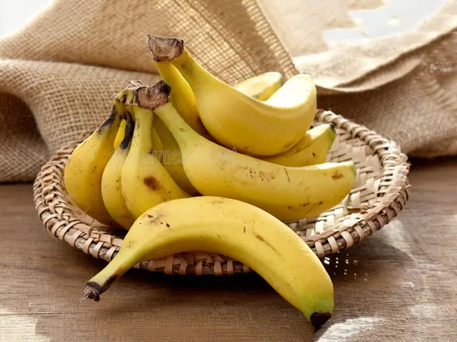 BANANAS from ECUADOR Yellow Green PREMIUM Tropical BANANA Style Cavendish Color Weight Origin Type Certificate Quality Variety