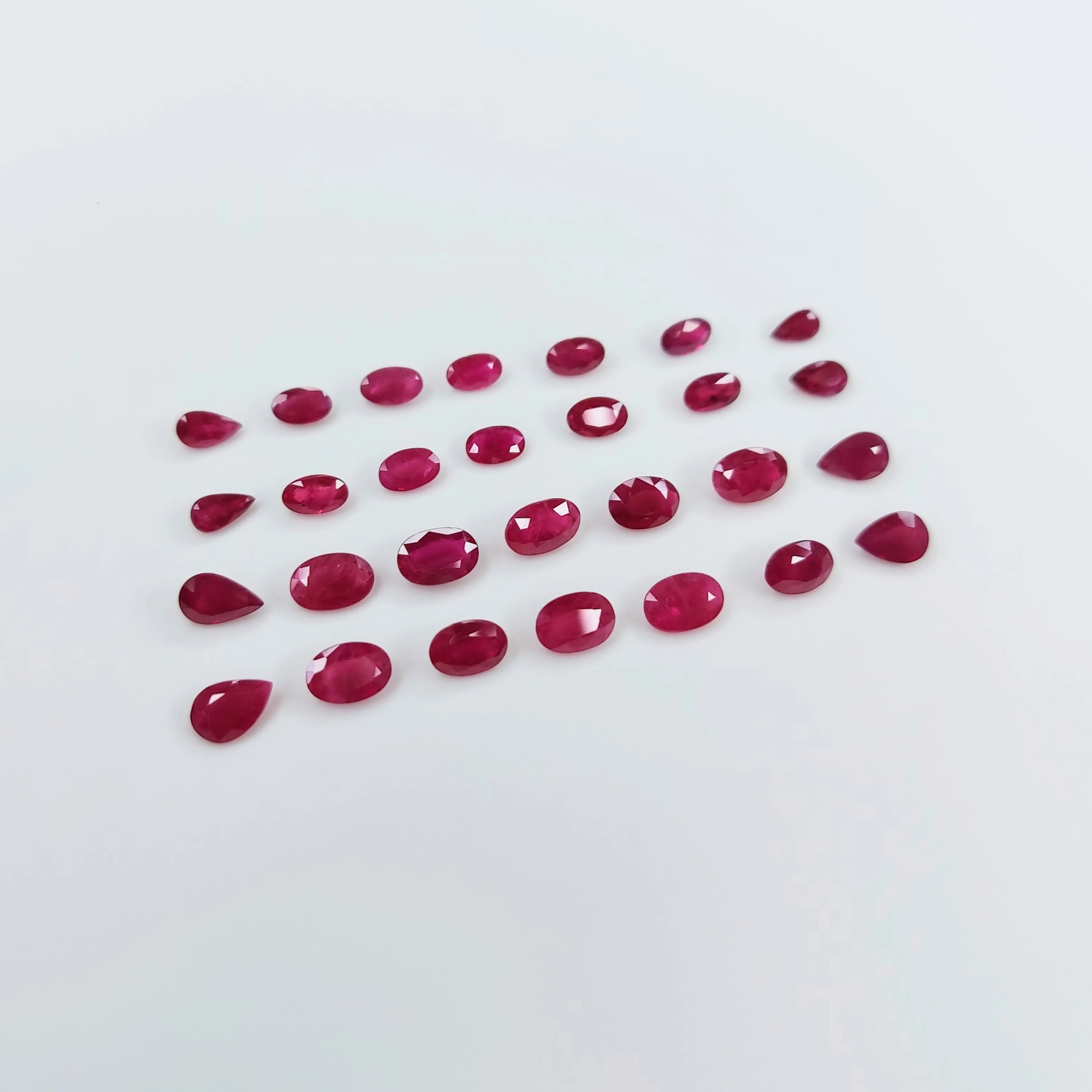 Top red color Ruby Burma Heat 3x4 3x5 mm Oval Fine Quality Calibrated Natural Ruby Burma Oval Pears for Jewelry