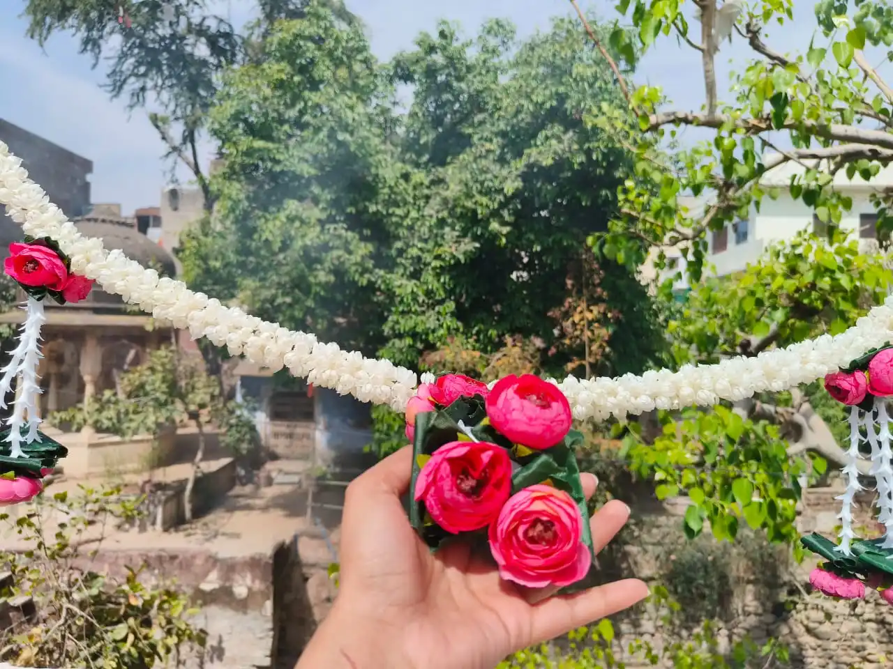 Handcrafted Toran Door Hanging, Gifts,Tuberose And Rose Bunch Home  Wall Decoration Indian Festive Diwali Vibes Pooja Door Decor