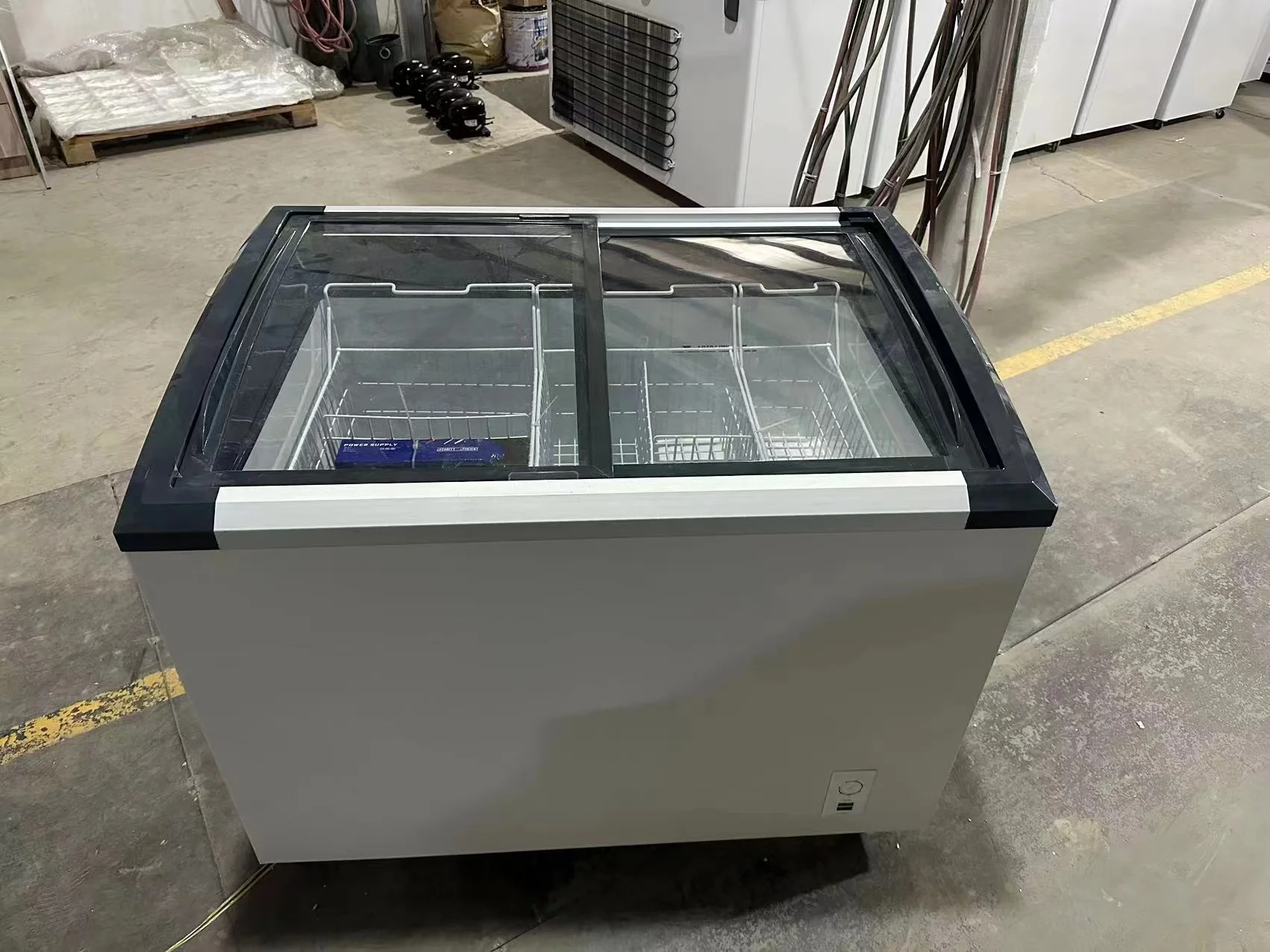 DC 12V24V curved glass door chest freezer for ice cream brand compressor mechanical temperature controller refrigerant odm /oem