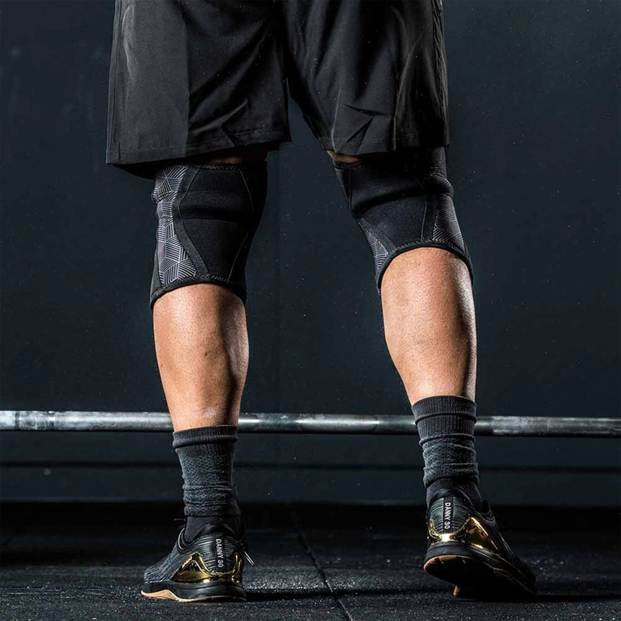 Adjustable 7mm Neoprene Knee Sleeves Protective Compression Support for Gym Use for Weightlifting Powerlifting Cross Training