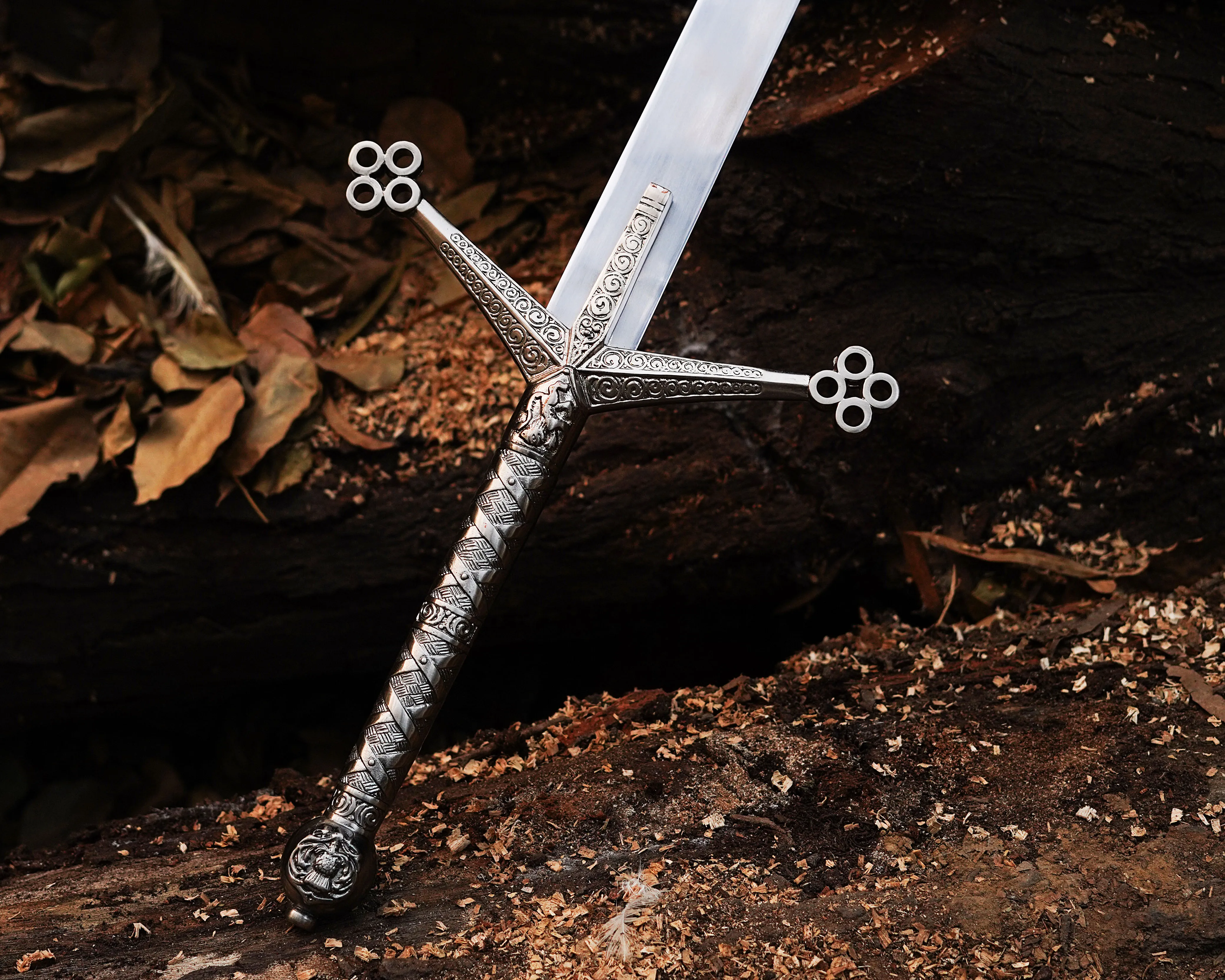 2024 Wholesale Handmade viking Antique sword with comfortable handle custom outdoor hunting sword with leather sheath
