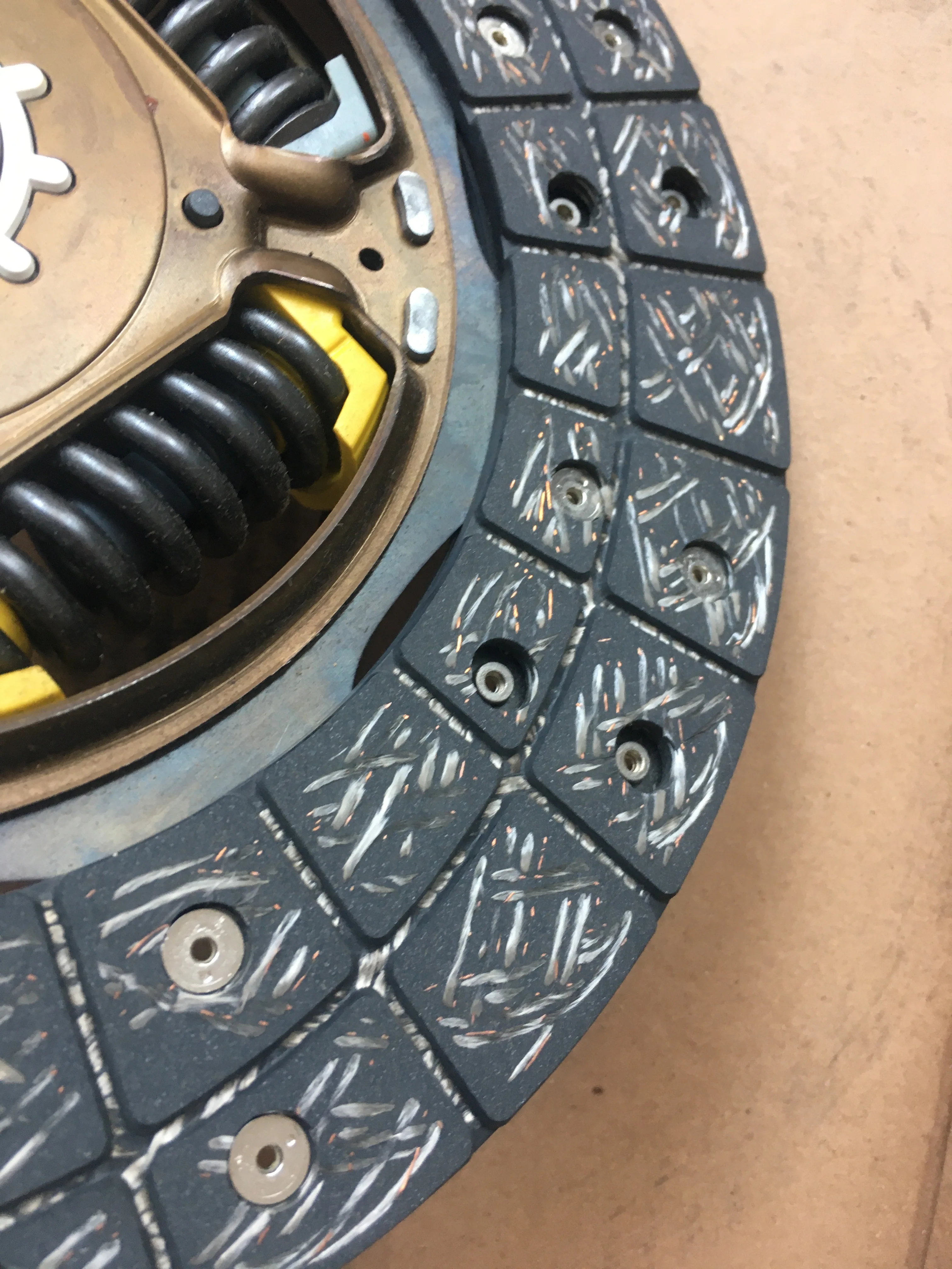 China clutch disc factory auto clutch disc OEM 31250-0k150 fit for TOYOTAA INNOVA RANGER HILUX FORTUNER T-50