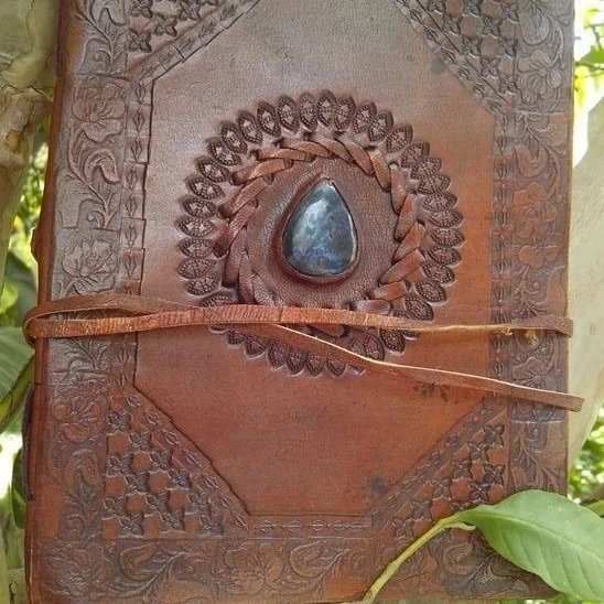 Leather Vintage Journal Retro Travel Diary An Exclusive Handmade Paper Notebook with Key Size 6 x 4.5 inch Leather Bound Journal