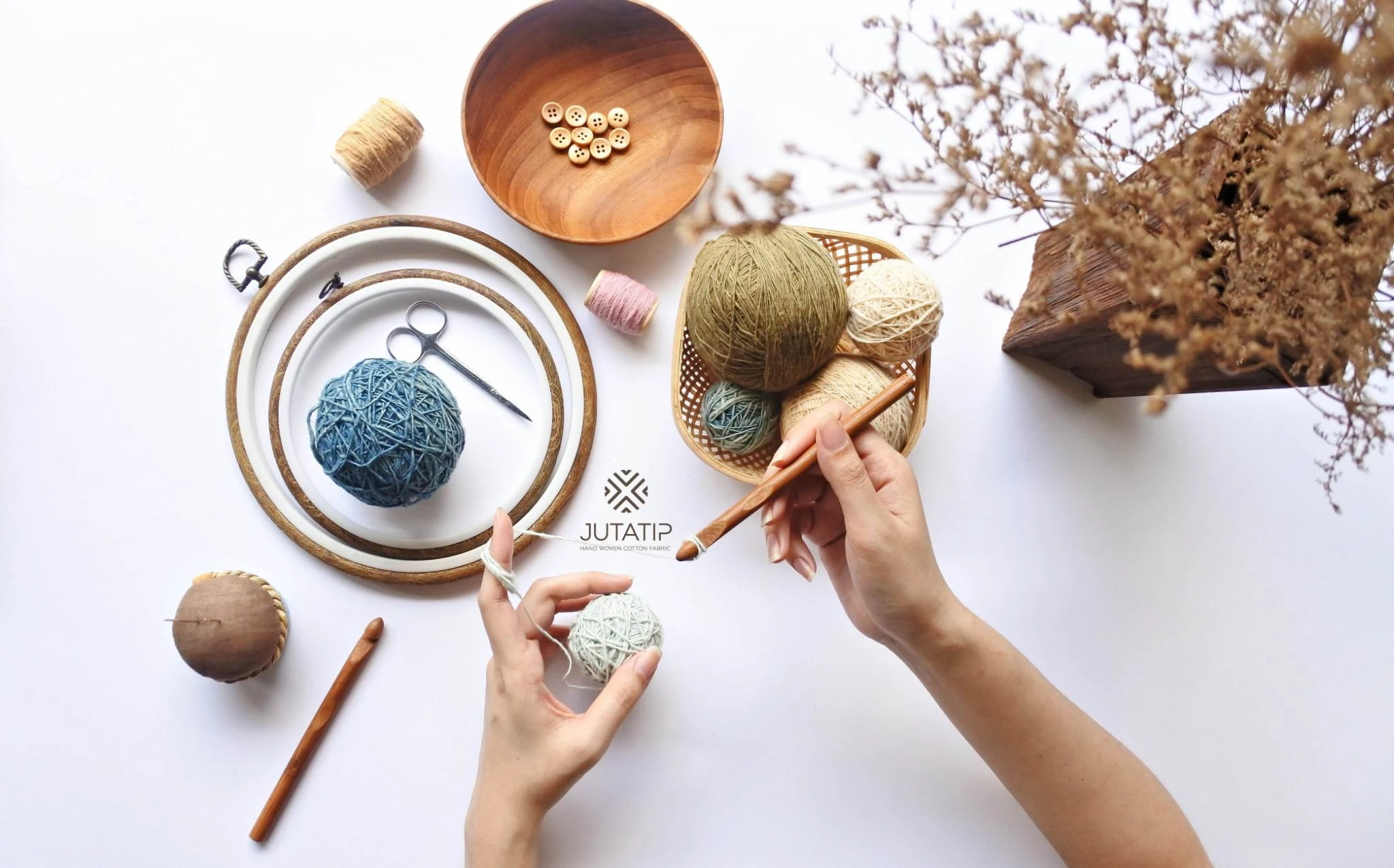 Cotton Yarn Dyed with Natural Dyes 100% Medium Strength 25 g 160m Customized Color OEM Wholesales Thread and Yarn