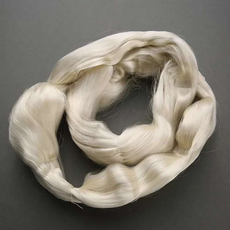 China 100% mulberry raw Silk Yarn 20/22D 4A 5A  factory price silk yarn manufacturer