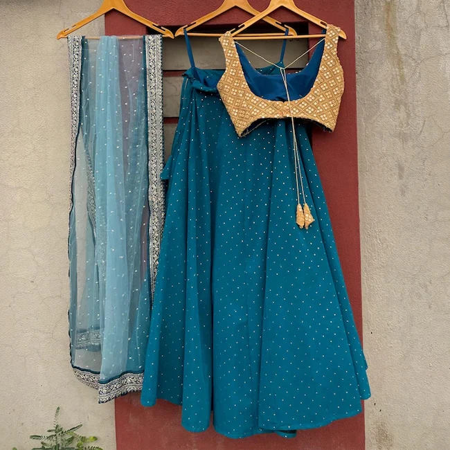 Дизайн Lehenga Choli с классическим индийским оттенком традиции