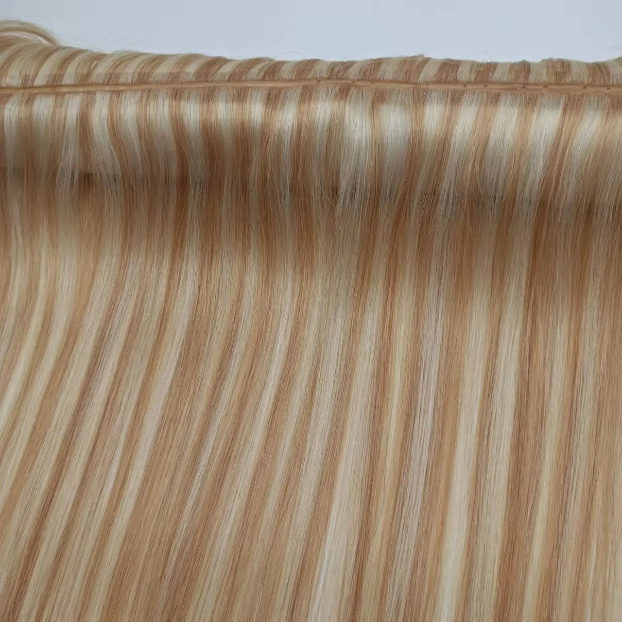 2018 Yishu factory  Wholesale 12 A Grade Russian 30inch Remy Virgin Hair ombre  color curly   Tape Hair Extensions