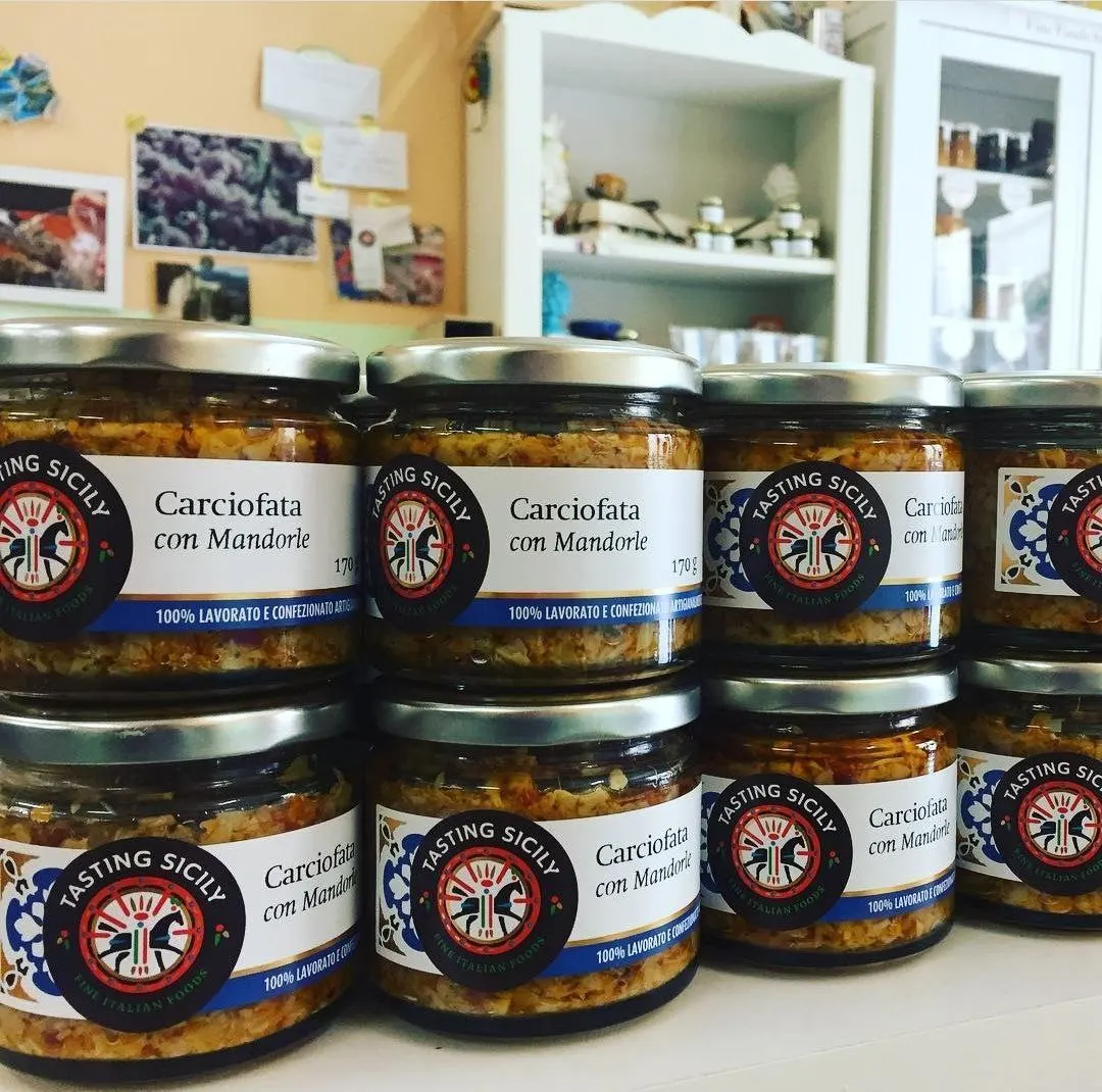 Italian High quality Bruschetta artichoke and Almonds Handmade without preservatives Spreadable jar 170g