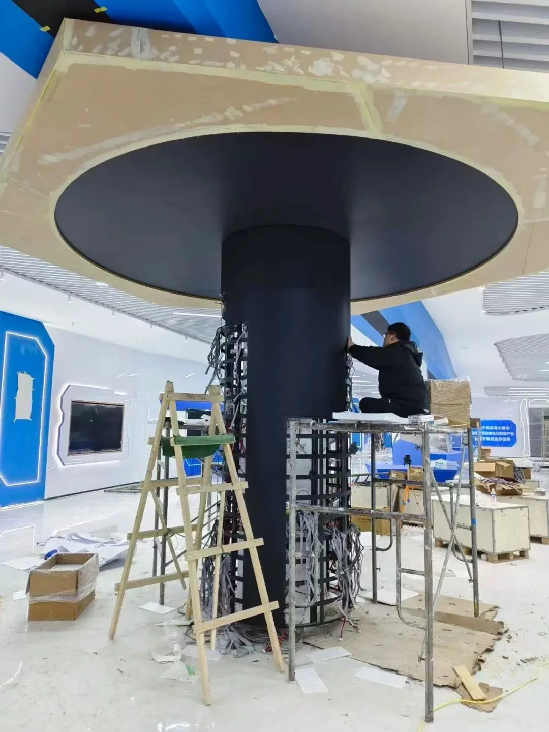 Creative LED speaker screen, tree speaker screen Commercial art displays a powerful visual experience