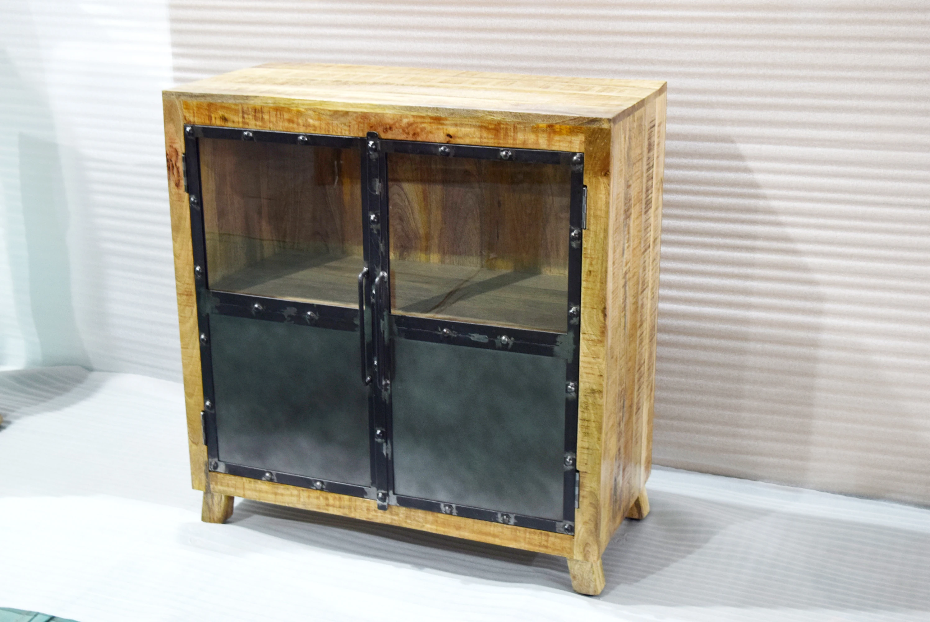 Hot Sale 2024 Solid Mango Wood Glass Door Iron Rivet Panel Display Cabinet Showcase Storage Cabinet for Home Living Room