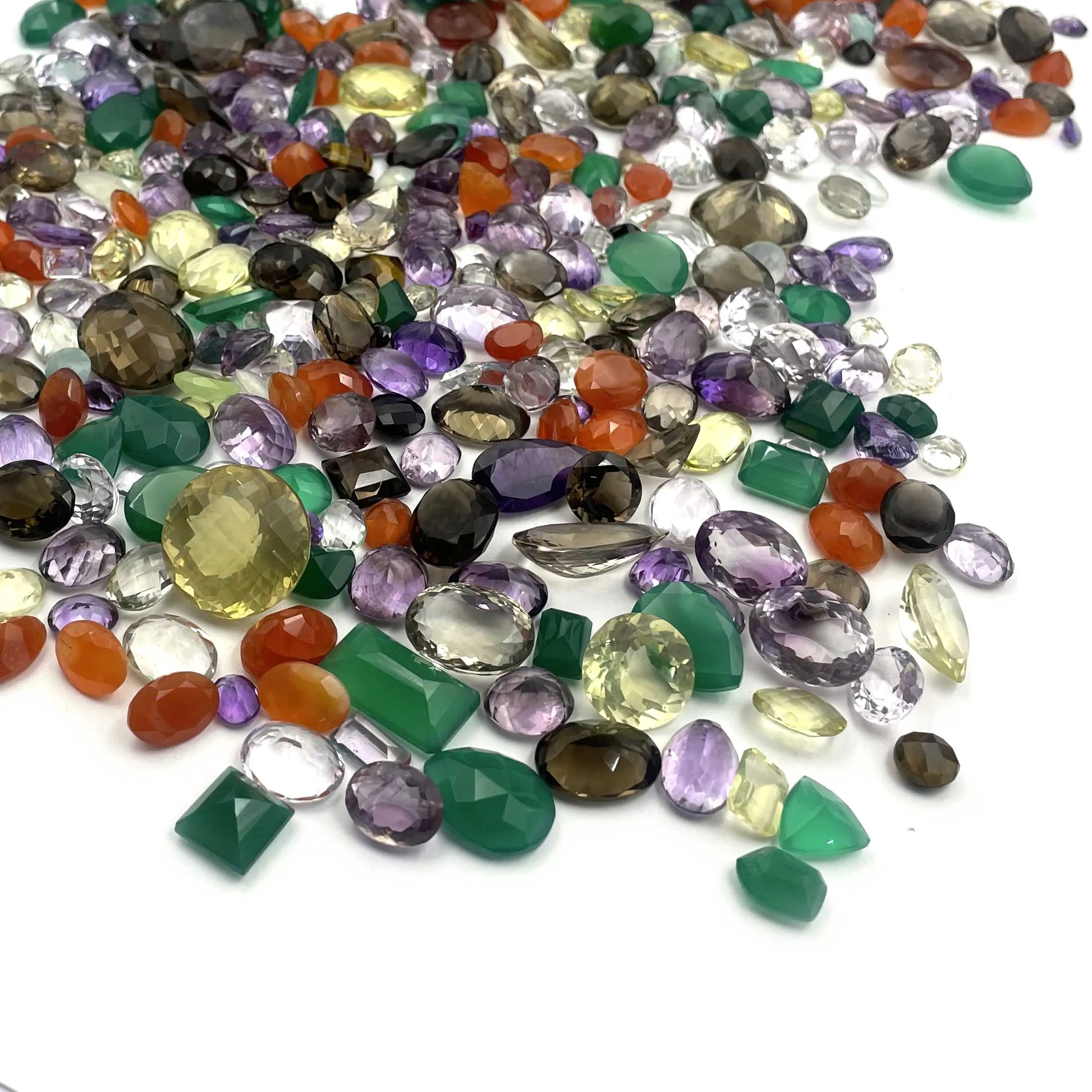 Натуральные граненые ограненные драгоценные камни разрезные камни-аметист цитрин гранат топаз перидот КВАРЦ оникс и другие