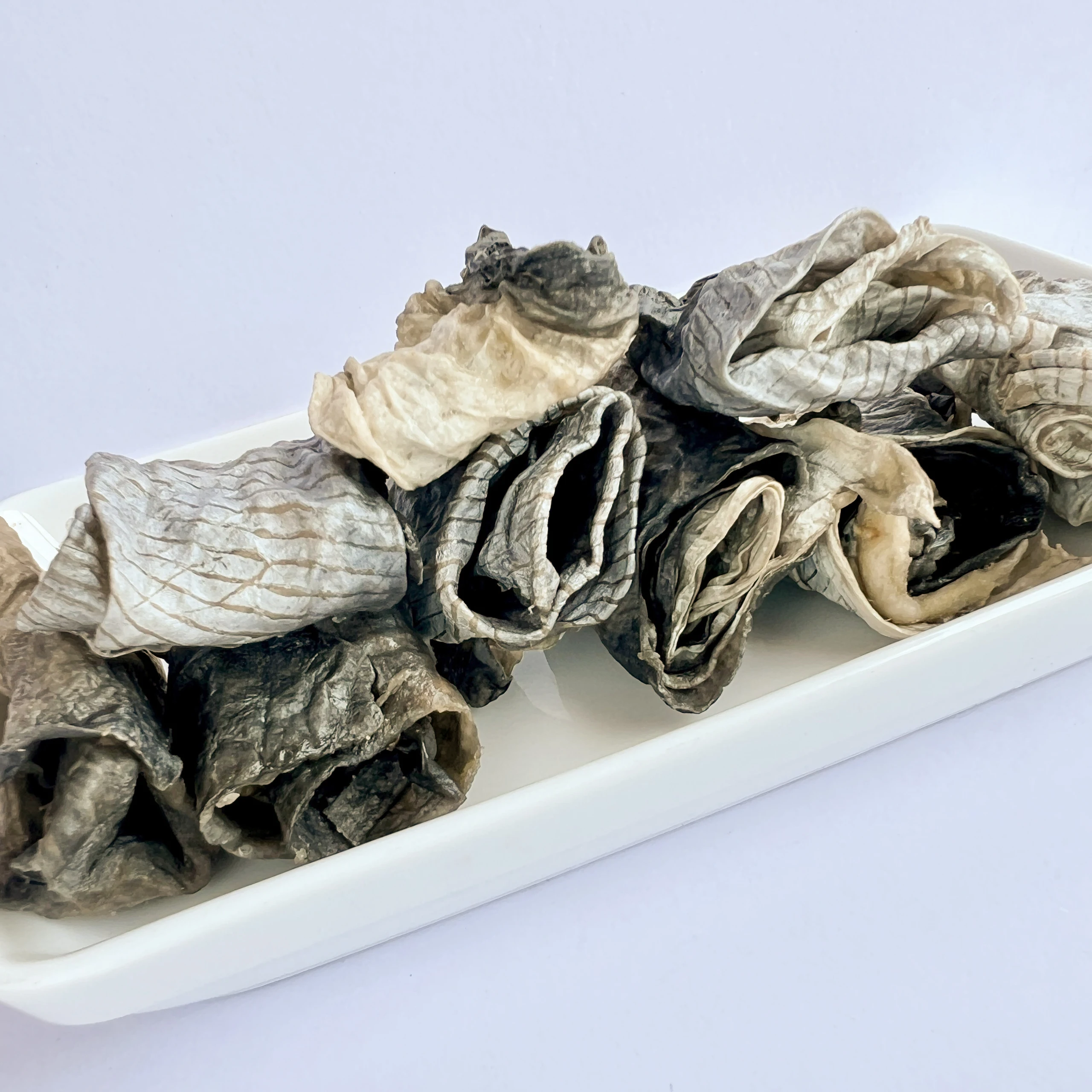 Закуски для животных гигантских больших средних пород высококачественные ингредиенты полезные здоровья сушеный пангасиус рулон из рыбной кожи вьетнамский OEM/ODM