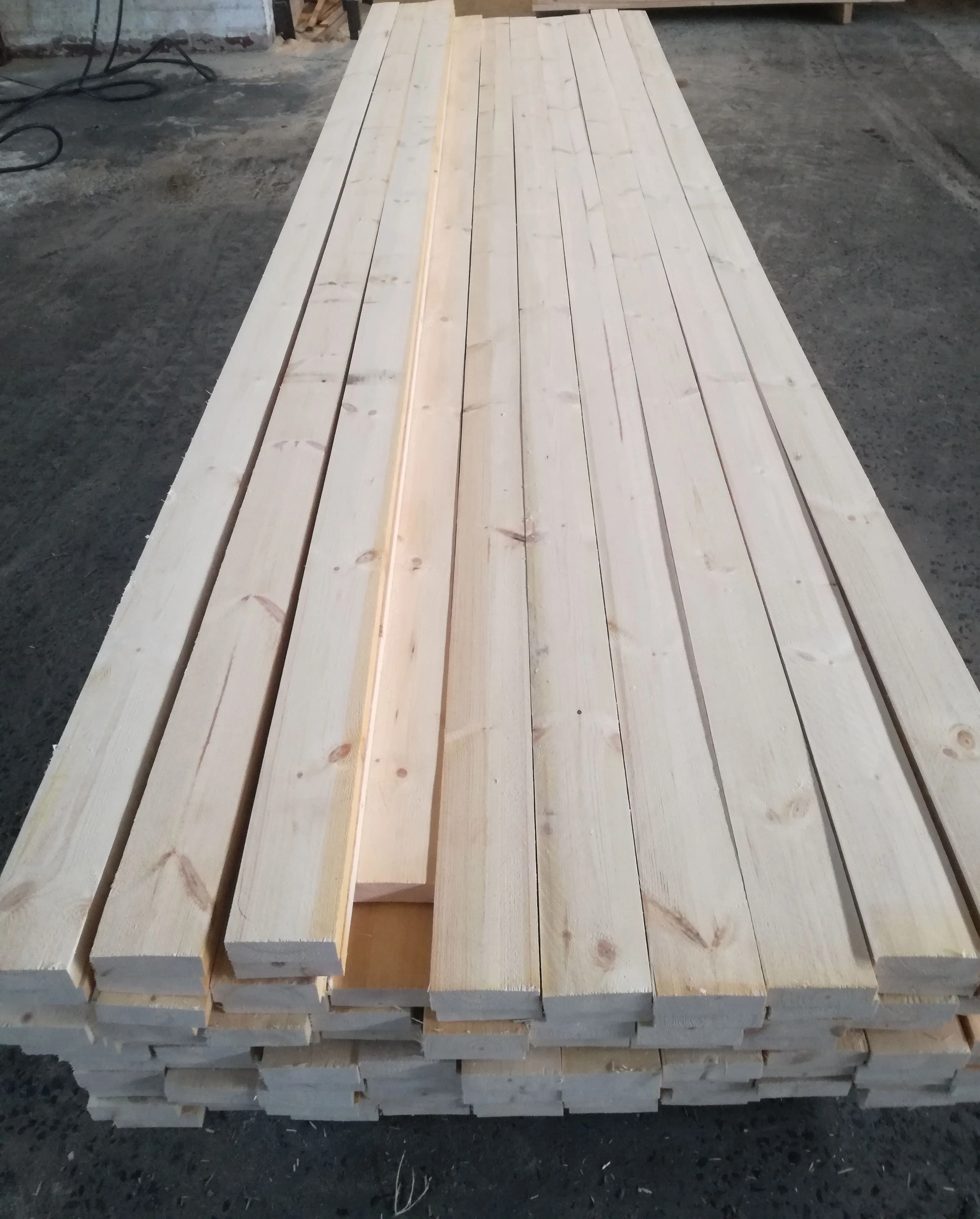 Wholesale Wooden Planks For Construction Pine Edged Wooden Board Timber Lumber Industrial Wood Solid Board