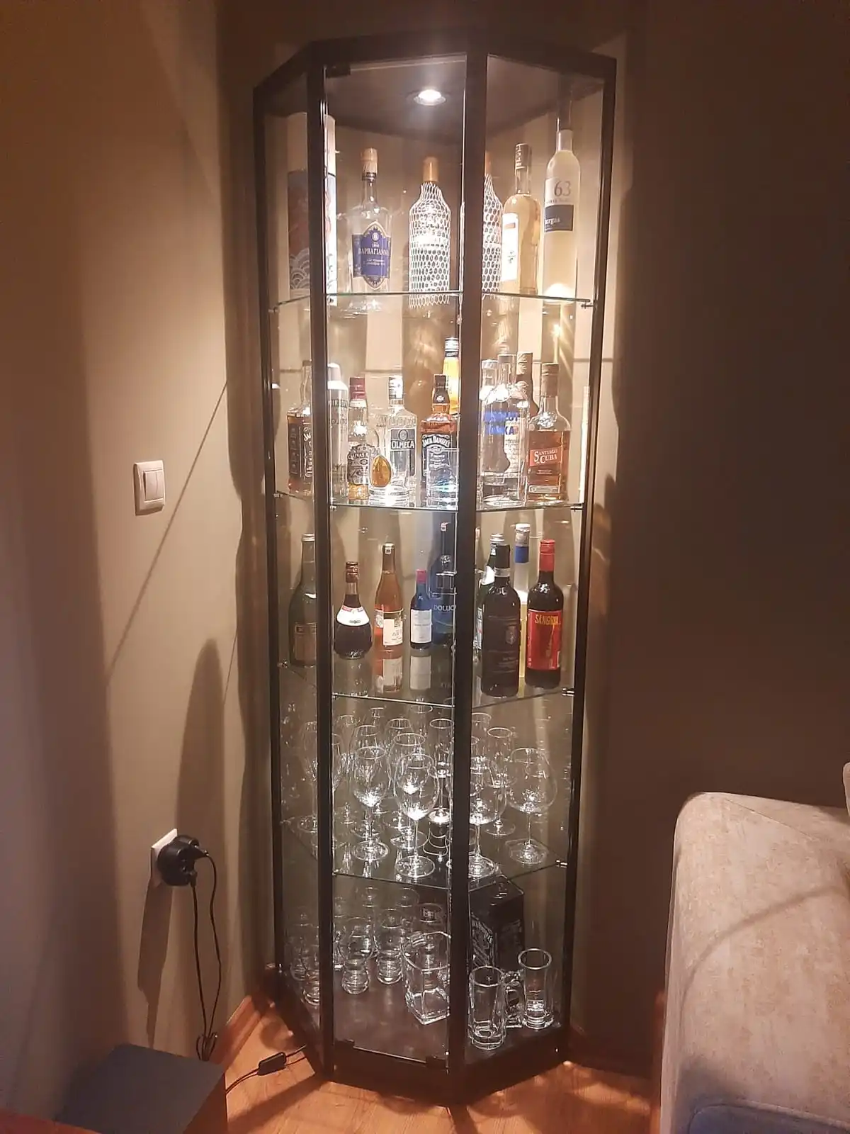 Modern Aluminum Profiled Corner Glass Display Cabinet for Stores  Geometric Design Glass Showcase Shop Vitrines