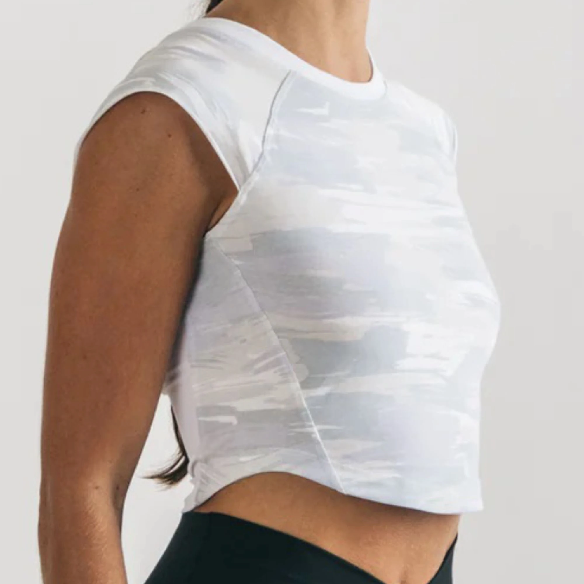 Performance Fit 95% Cotton 5% Spandex Fitted Cap Sleeves Raglan Shaped Crew Neckline Women Arctic Canvas Camo Scoop Hem Crop T-S