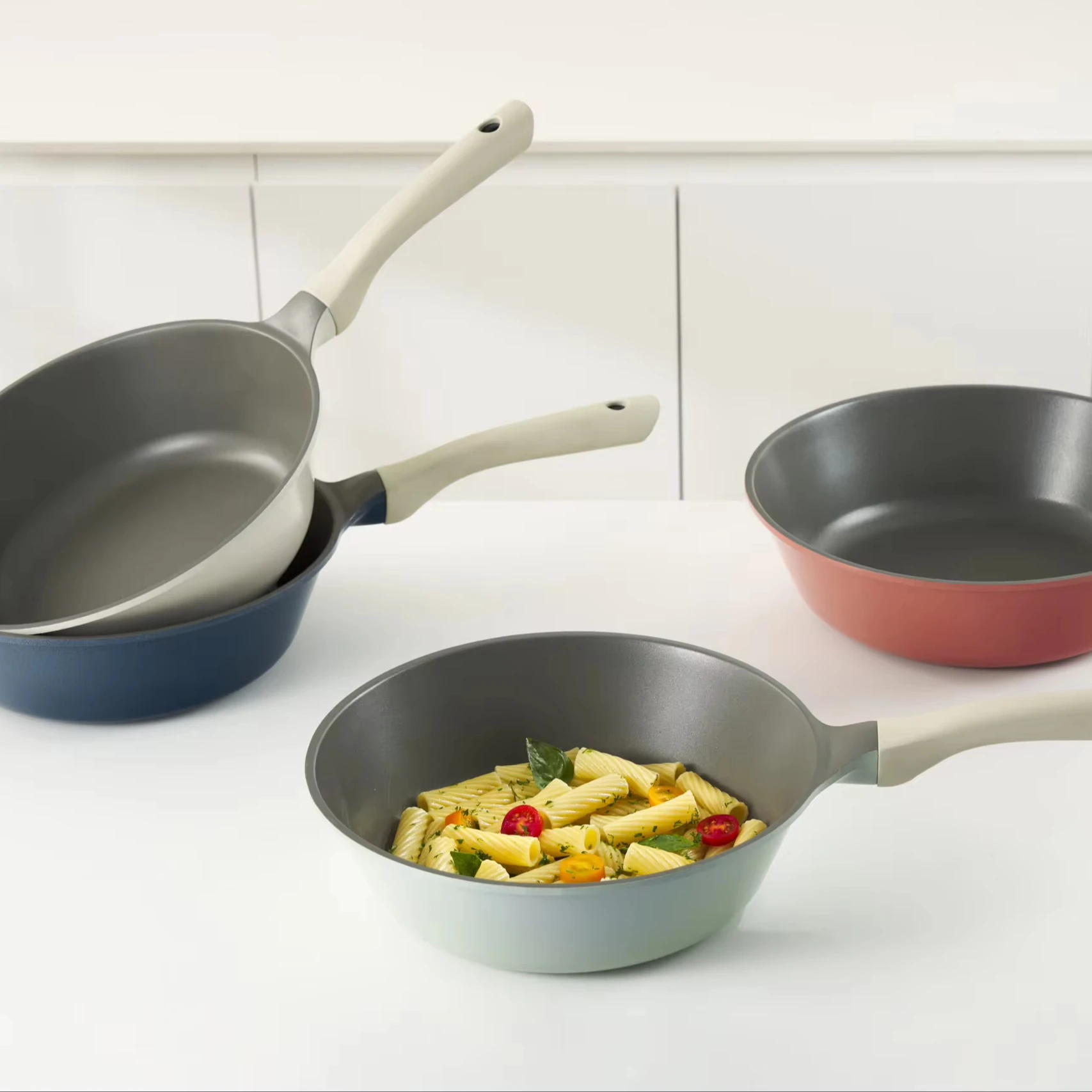 Оптовая продажа простая мраморная сковорода Oomi 26 см Wok с антибактериальным покрытием изолированная ручка безопасная для посудомоечной машины