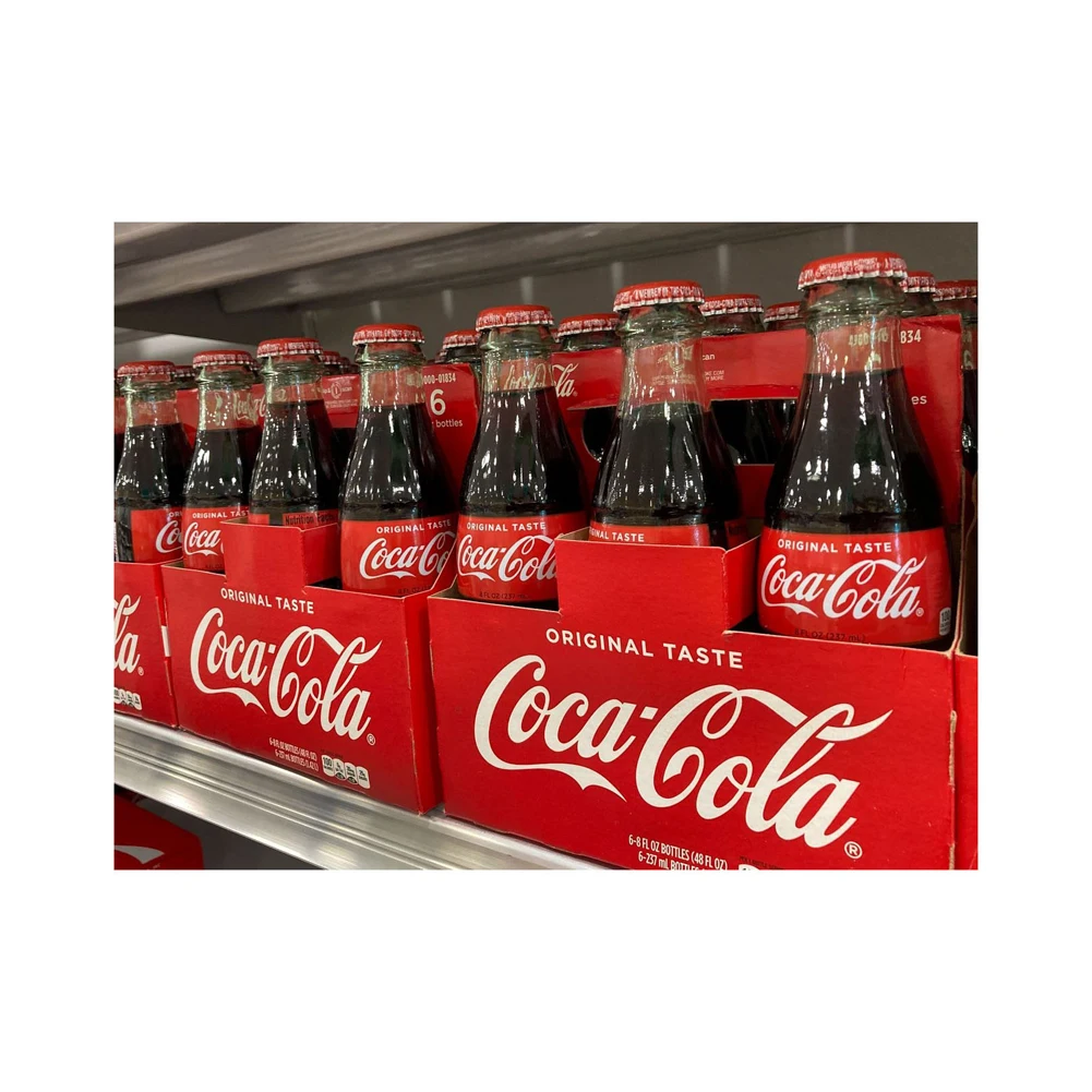 Coca-cola classic 330ml / Coca cola soft drink 330 ml / Coca cola 33 cl can