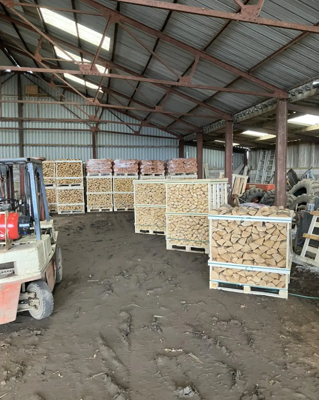 Quality Kiln Dried Split Firewood in bags and pallets of Oak fire wood for sale