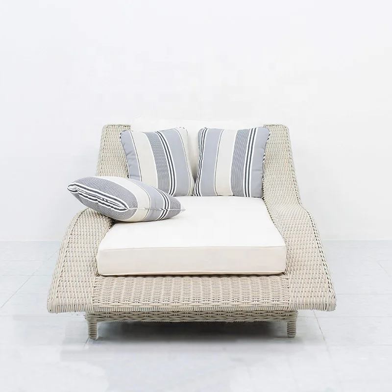Modern Design Poly Rattan/Wicker Sunbed with Cushion PE Outdoor Patio Garden Leisure Seating Made in Vietnam