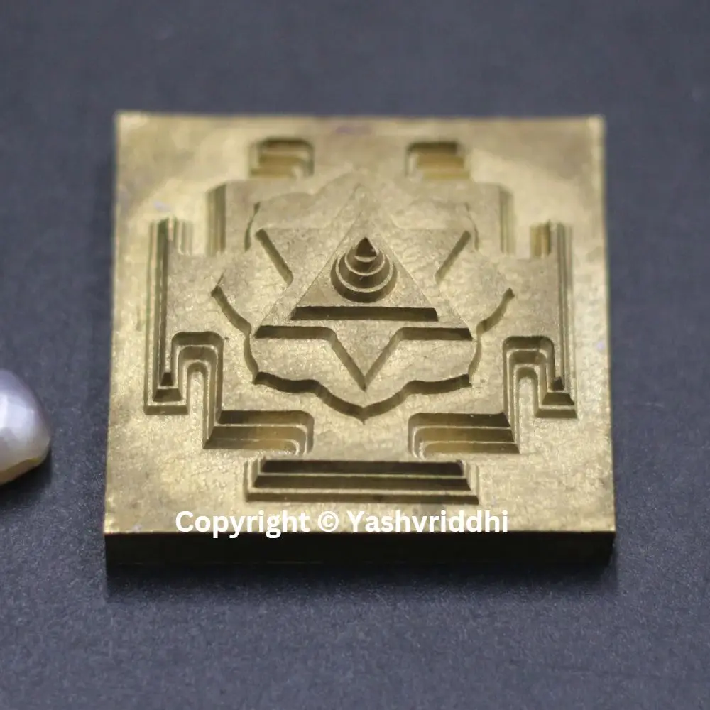 Защита и расширение прав возможностей Shree Mahavidhya Chhitramasta Yantra для внутренней силы