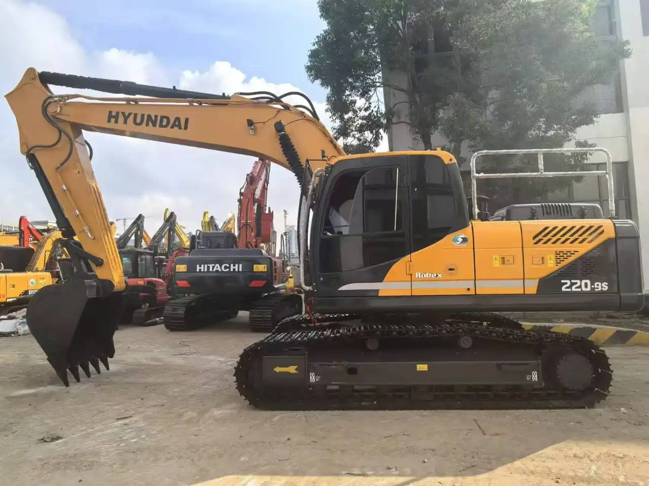 Used Hyundai R220LC-9S Excavator 22 TON Original Korean Construction Machinery High Quality and Ready Shipping