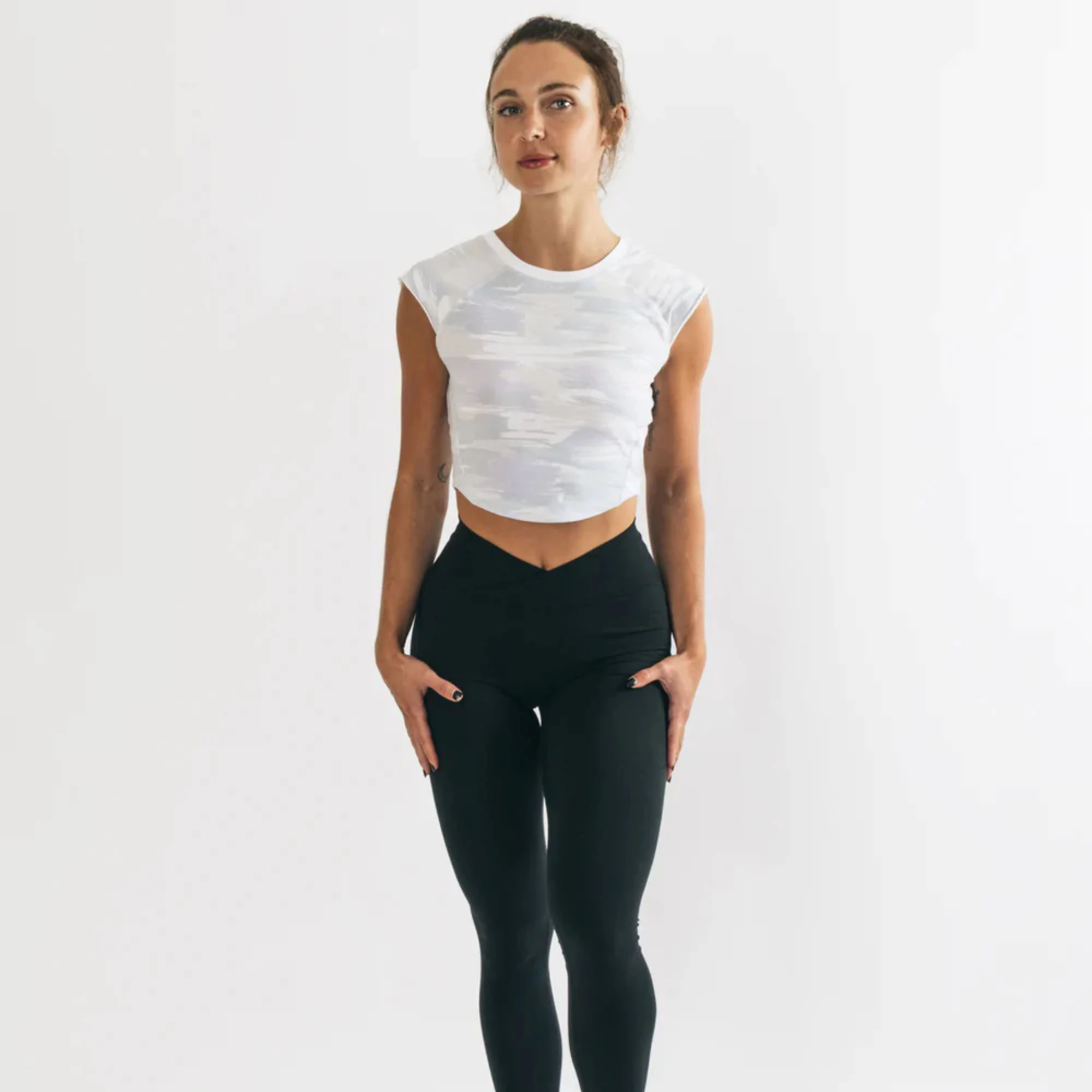 Performance Fit 95% Cotton 5% Spandex Fitted Cap Sleeves Raglan Shaped Crew Neckline Women Arctic Canvas Camo Scoop Hem Crop T-S