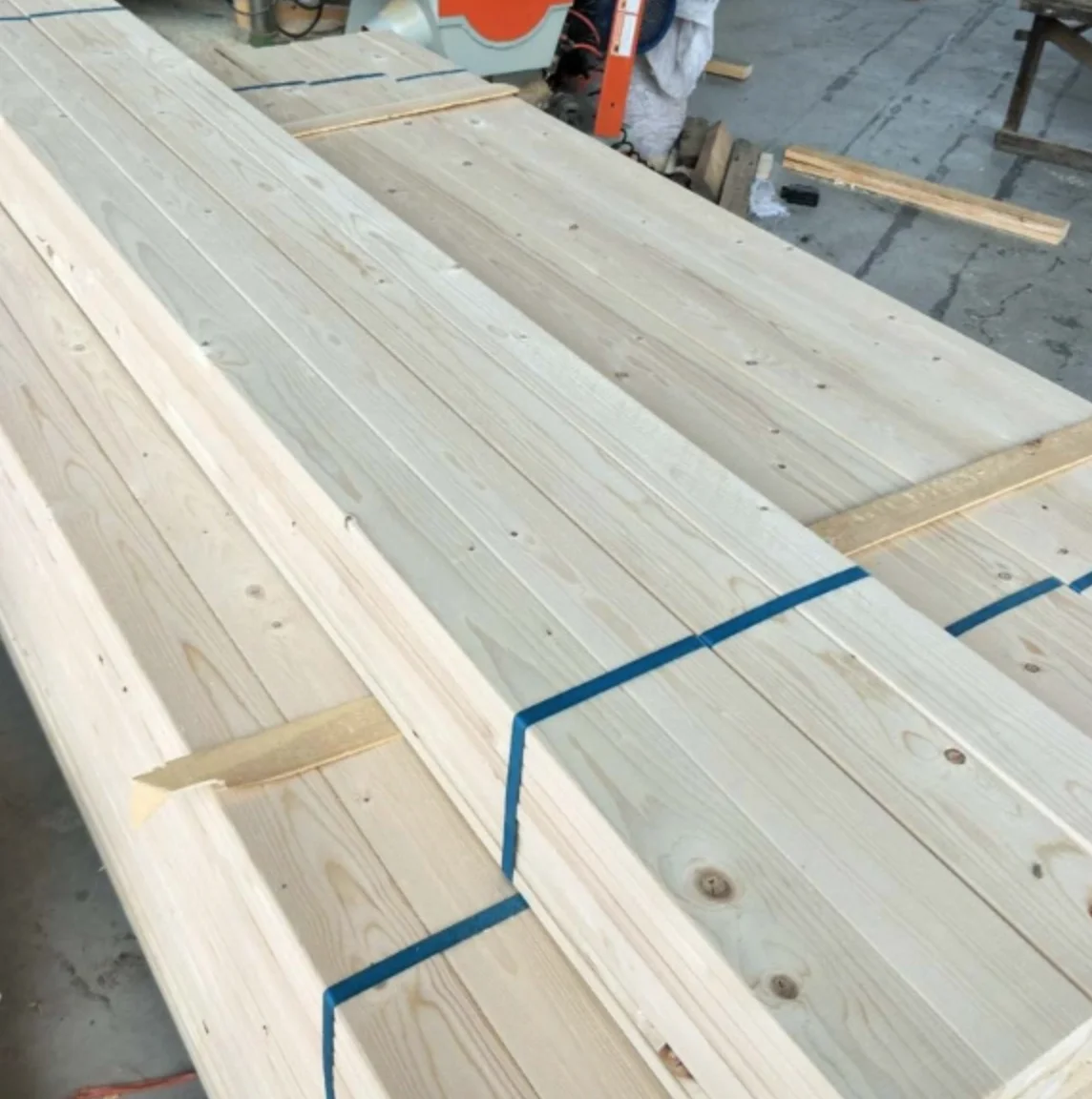 High Quality Spruce/ Pine Edged Boards Timber Solid Wood Boards Lumber