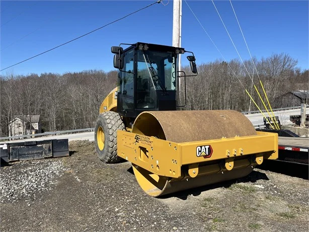 Buy  USA 2021 compactor used CATERPILLAR CS56B Road  roller for sale