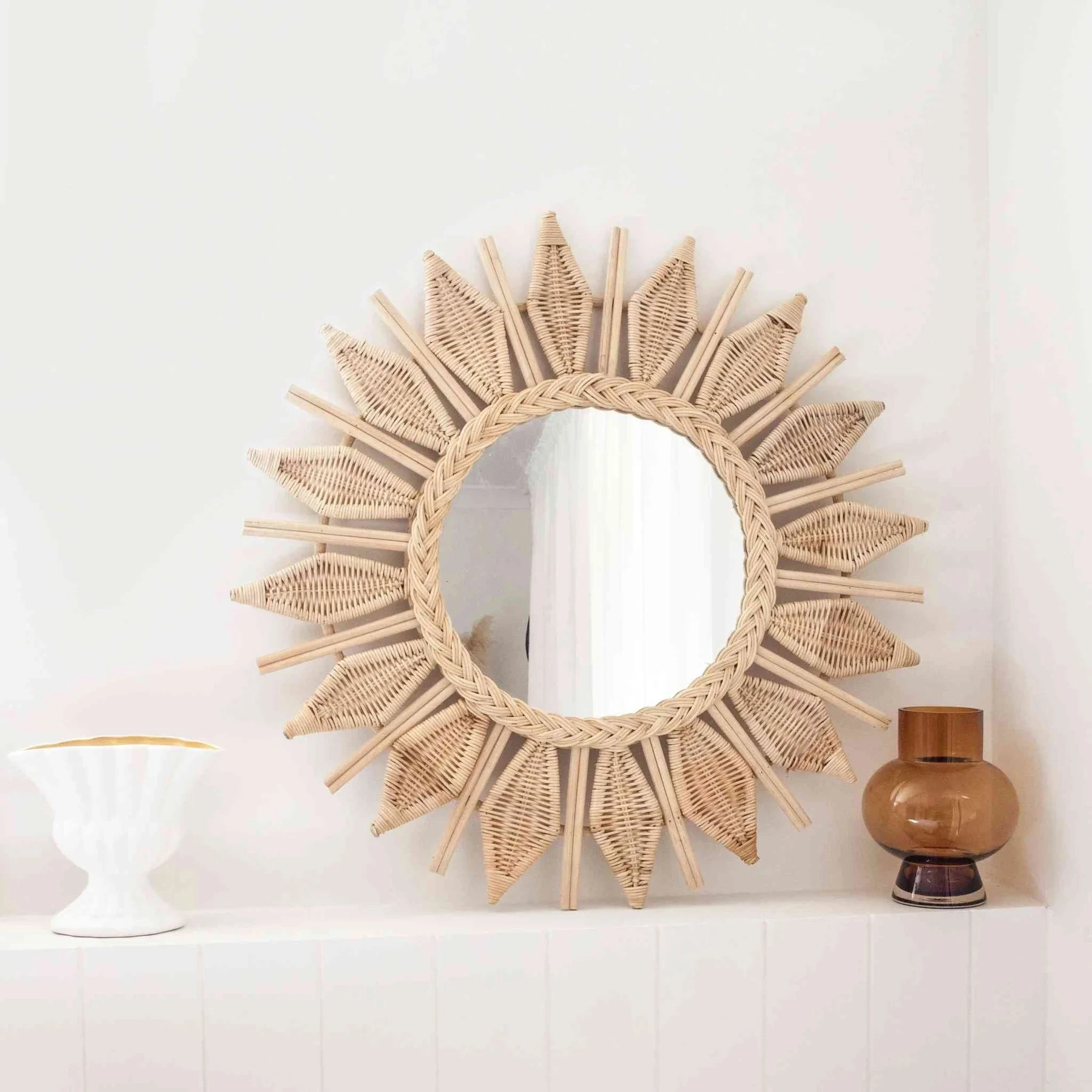 Latest Collection Classic Natural Rattan Wicker Handicraft Hanging Mirror Wholesale Decorative Seagrass Wall Mounted Mirrors