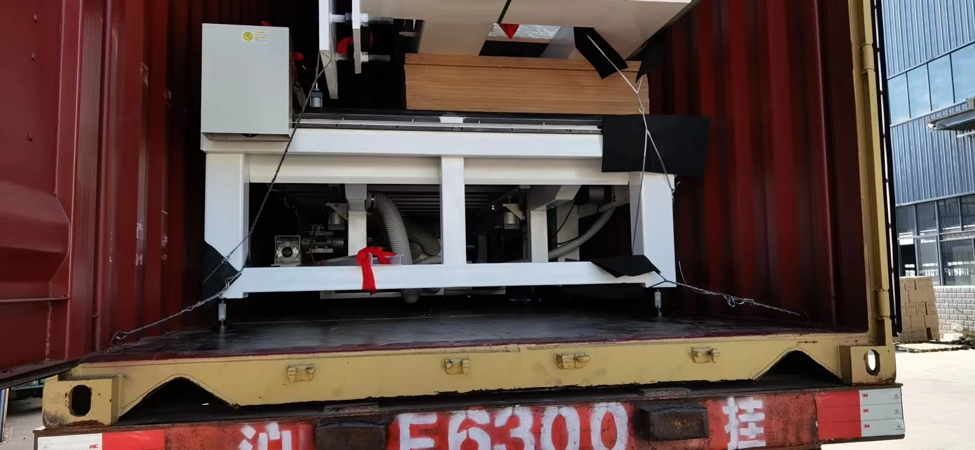 Fully Automatic Laminated glass cutting machine with loading ,breaking and transfer function