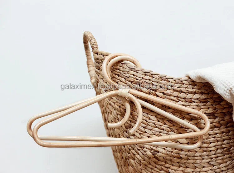 New Modern Cheap Rattan Hanger No Plastic Clothes Hangers Supplier Hanger for Kids Room Kids House