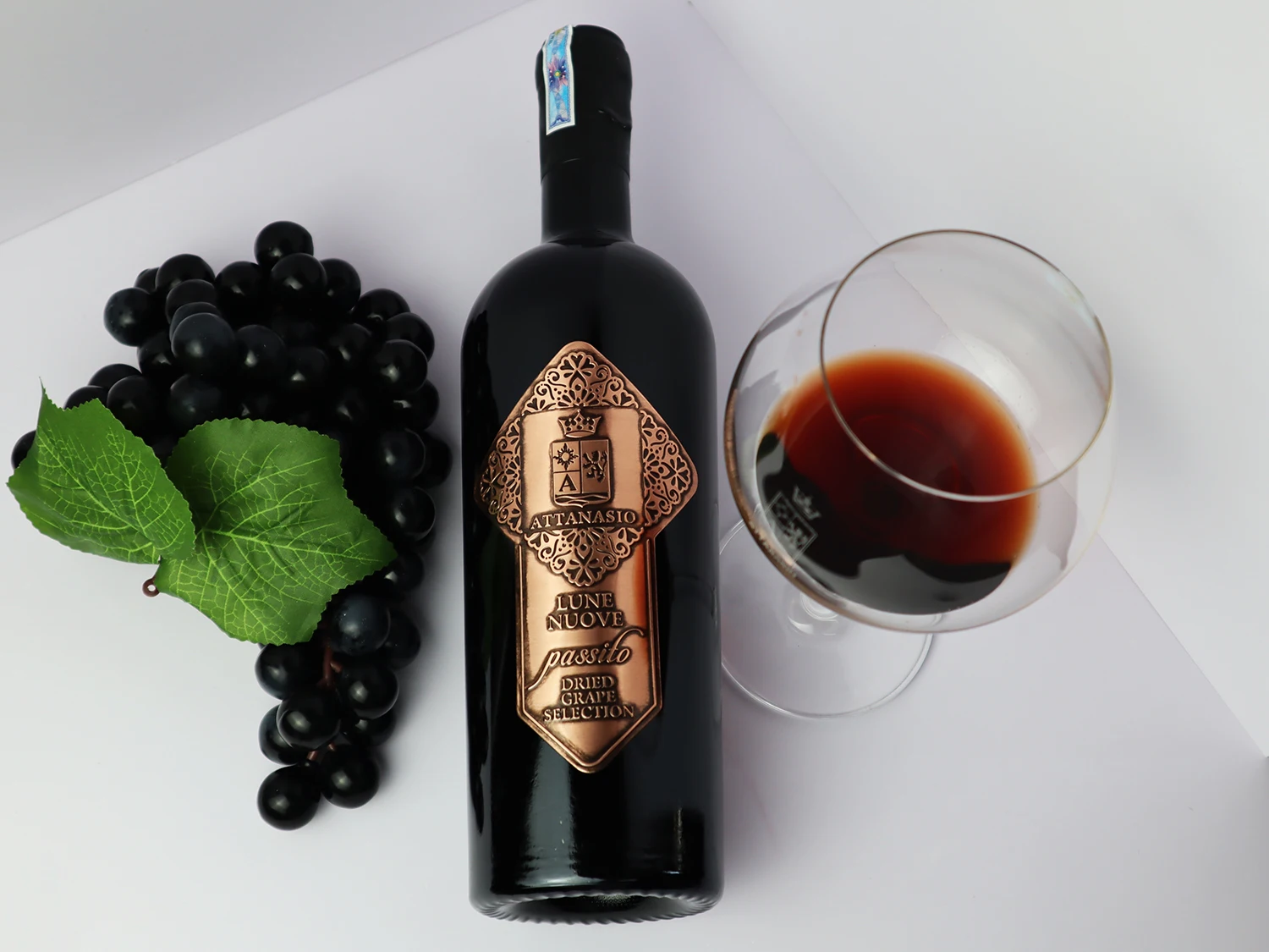 Type origin shelf life meditation style for dry party wine drinking Attanasio Lune nuove Passtio IGP Salento 2019 from Italy